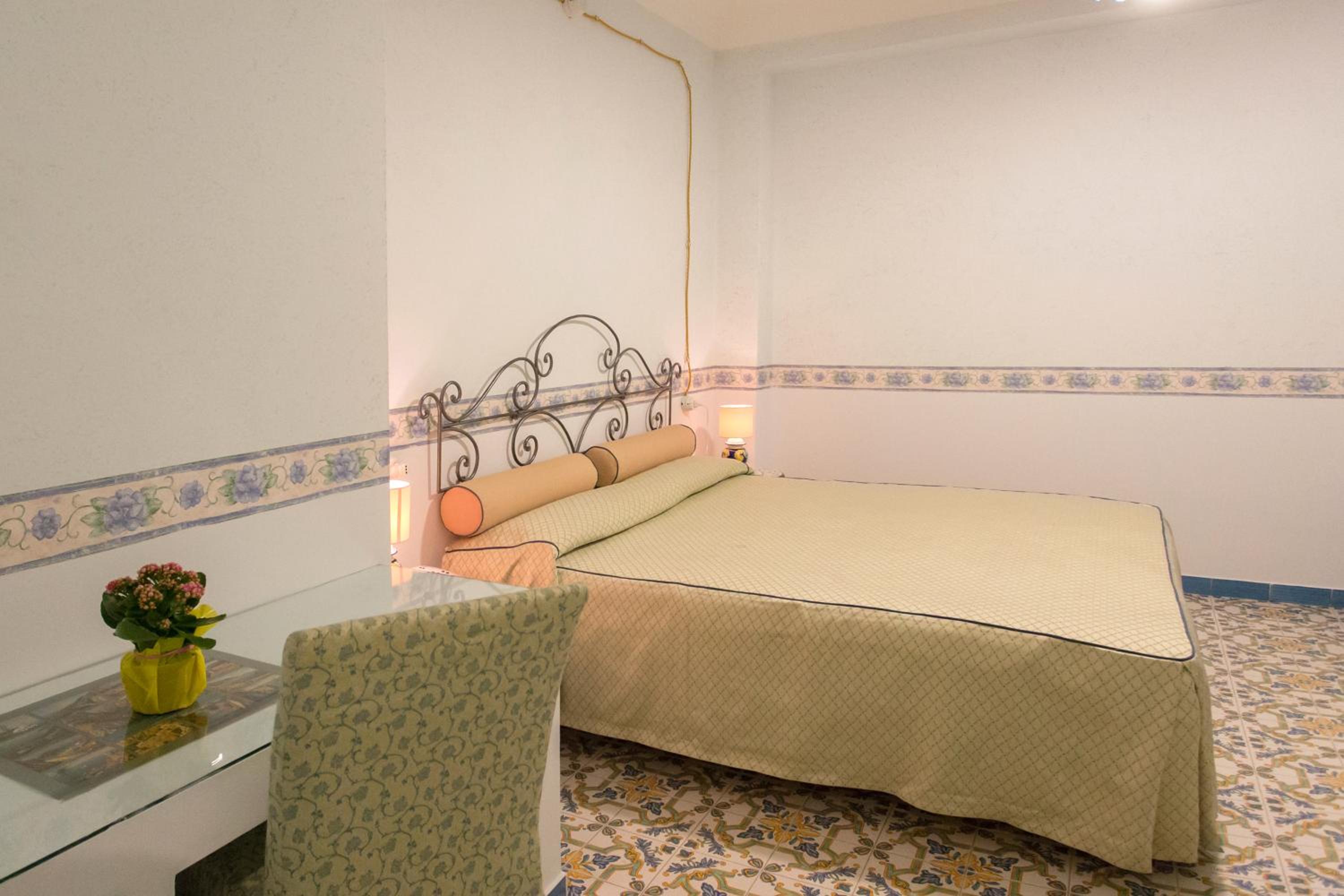 Basic Triple Room with Sea View photo 3