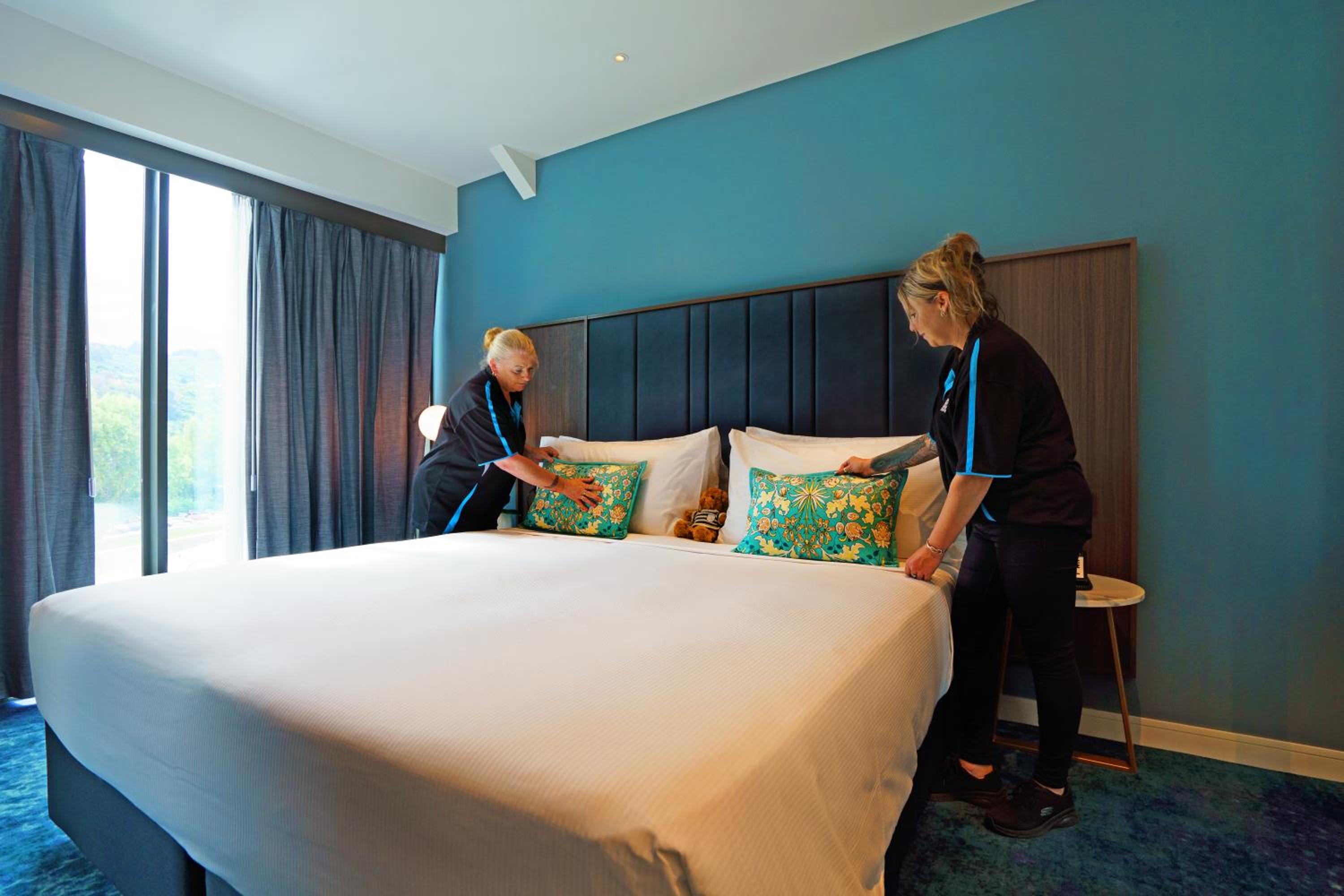 One-Bedroom Deluxe King Suite with River View - Photo 1