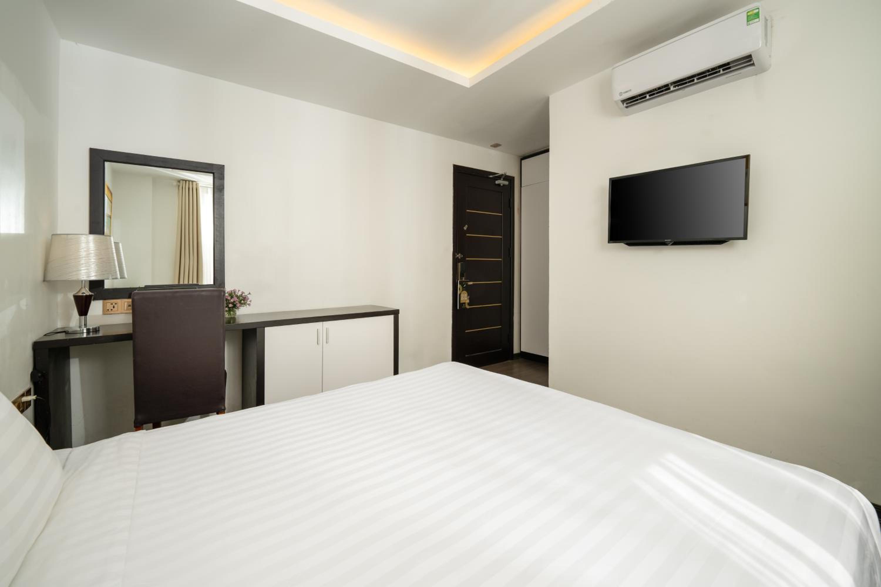 Standard King Room photo 2
