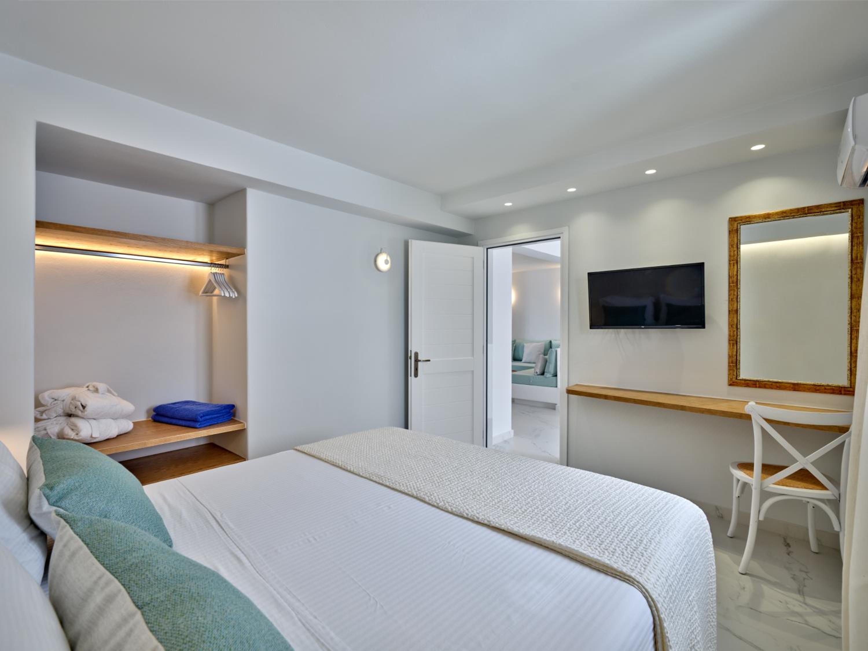 Suite with Hot Tub photo 2