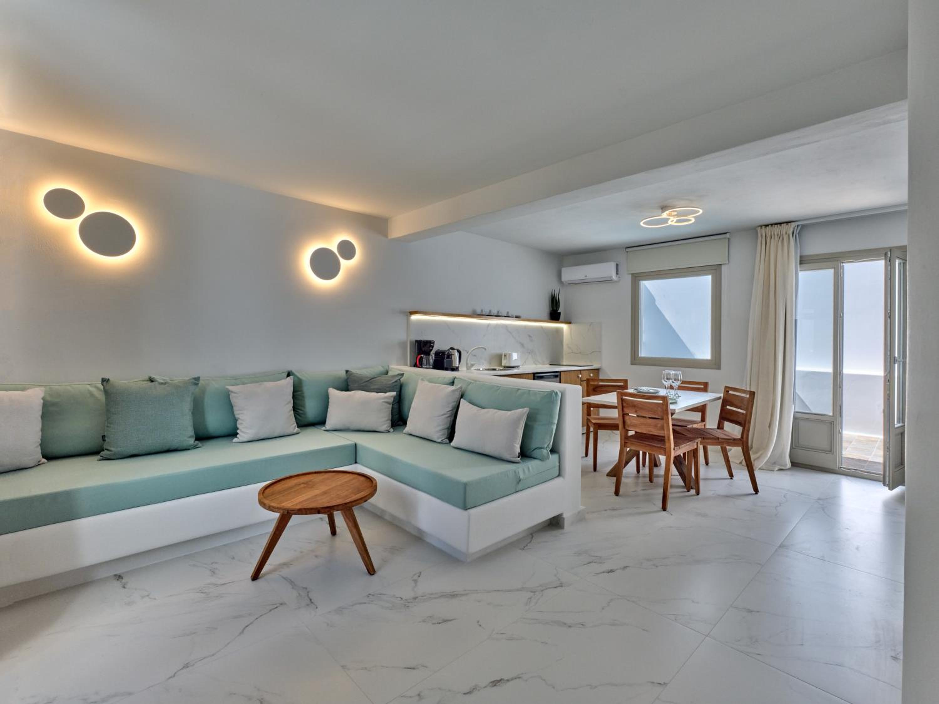 Suite with Hot Tub photo 3