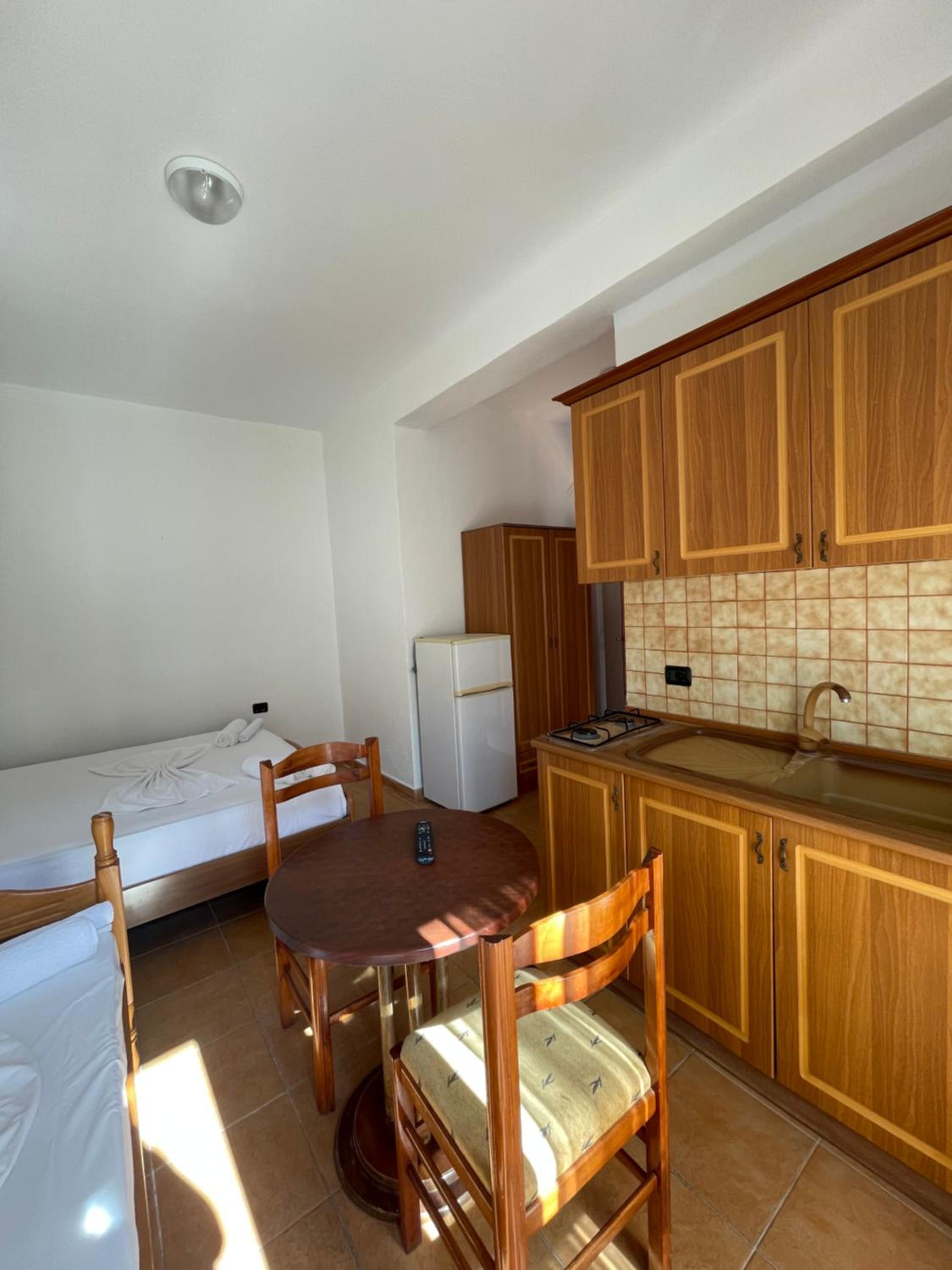 Economy Triple Room photo 2