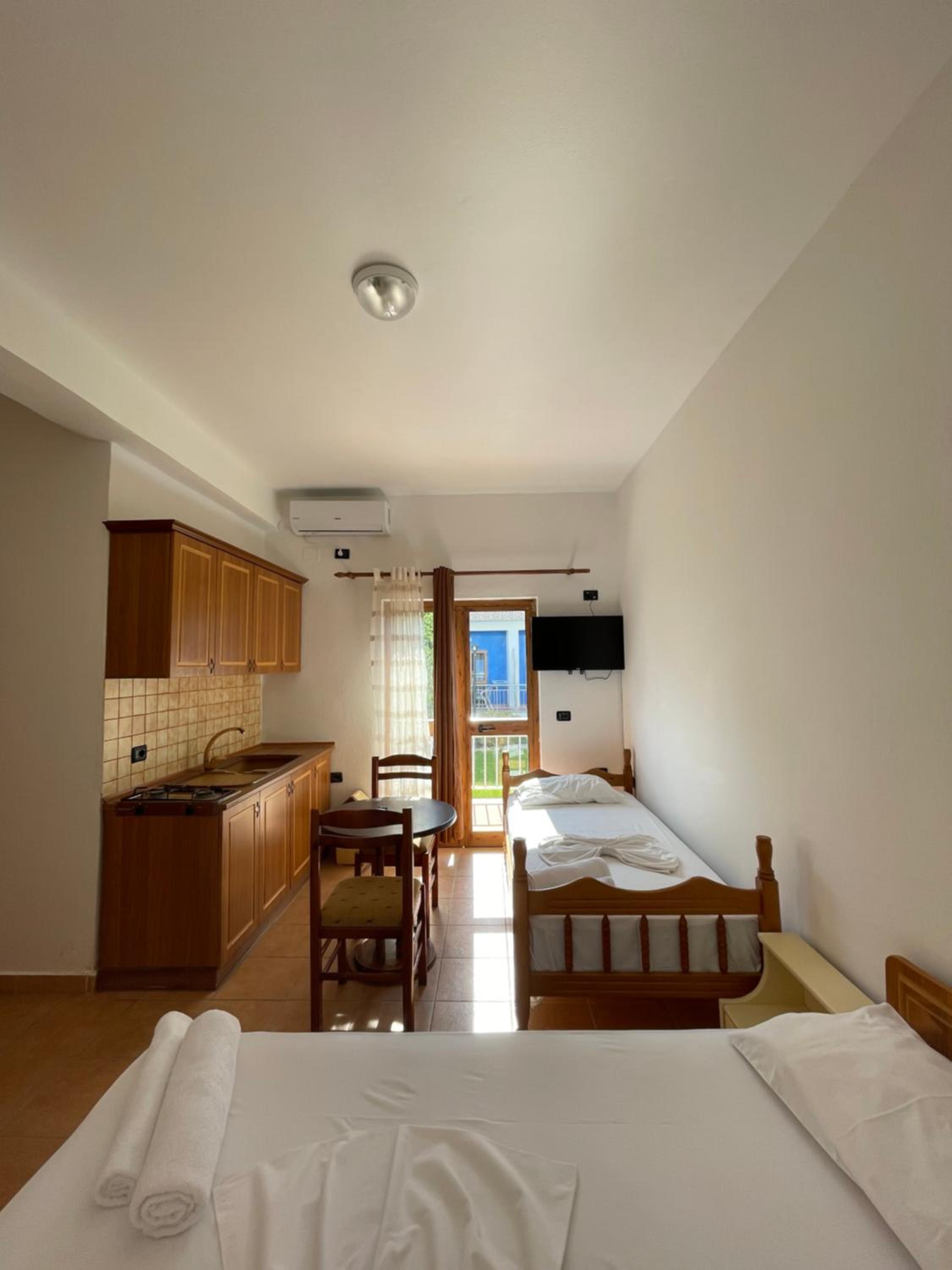 Economy Triple Room photo 3