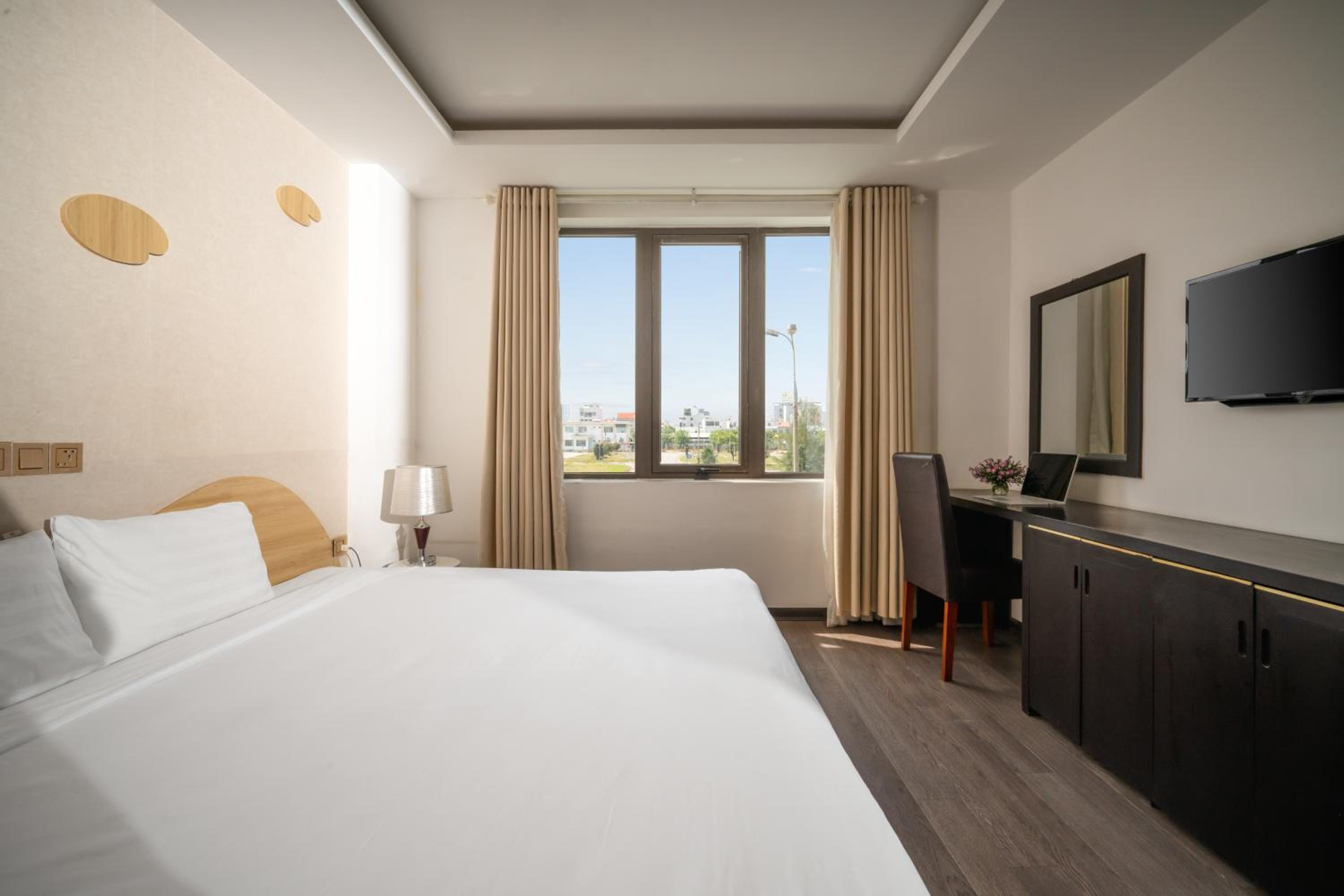 Superior Twin Room with City View photo 2