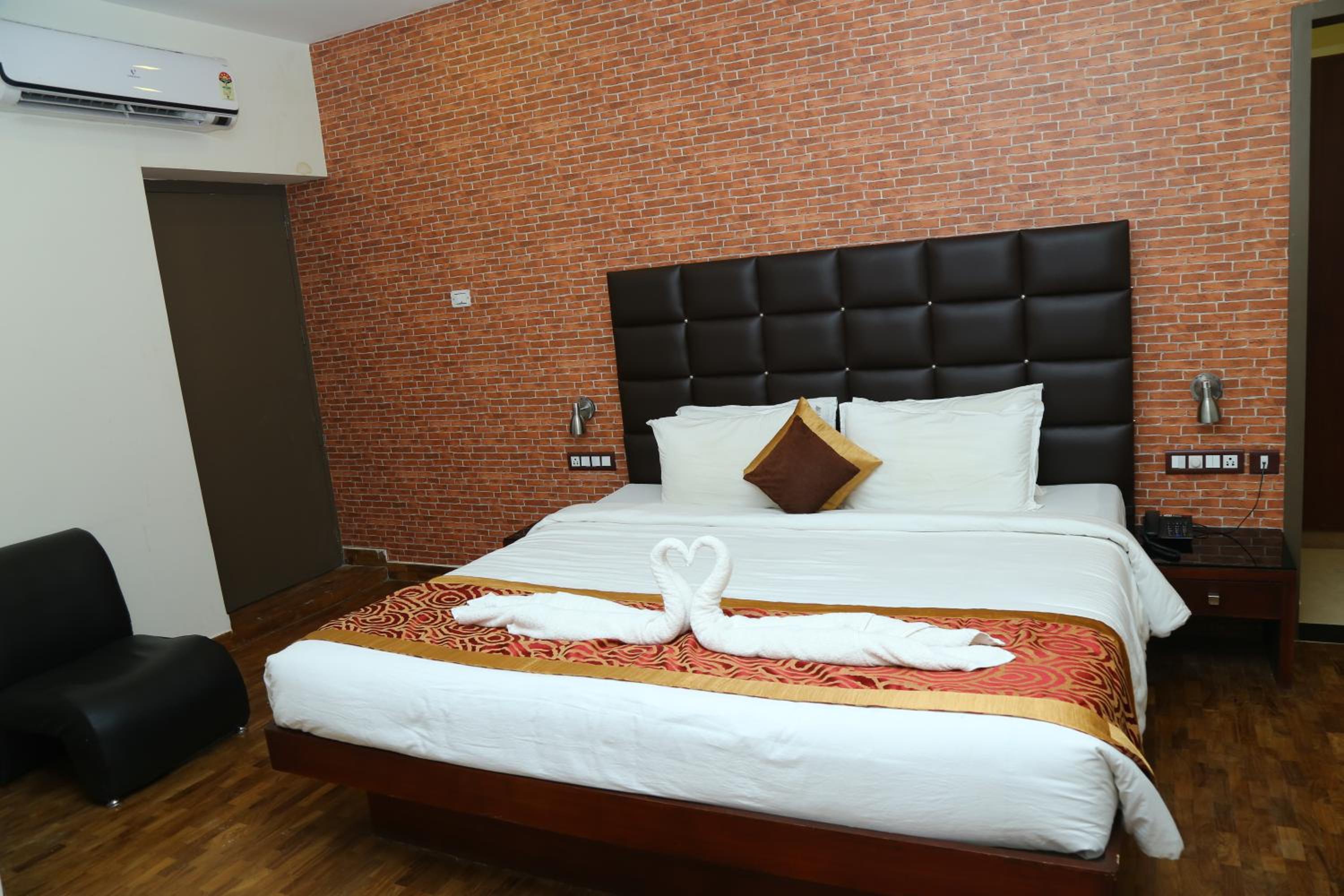 Junior Suite with Balcony photo 2