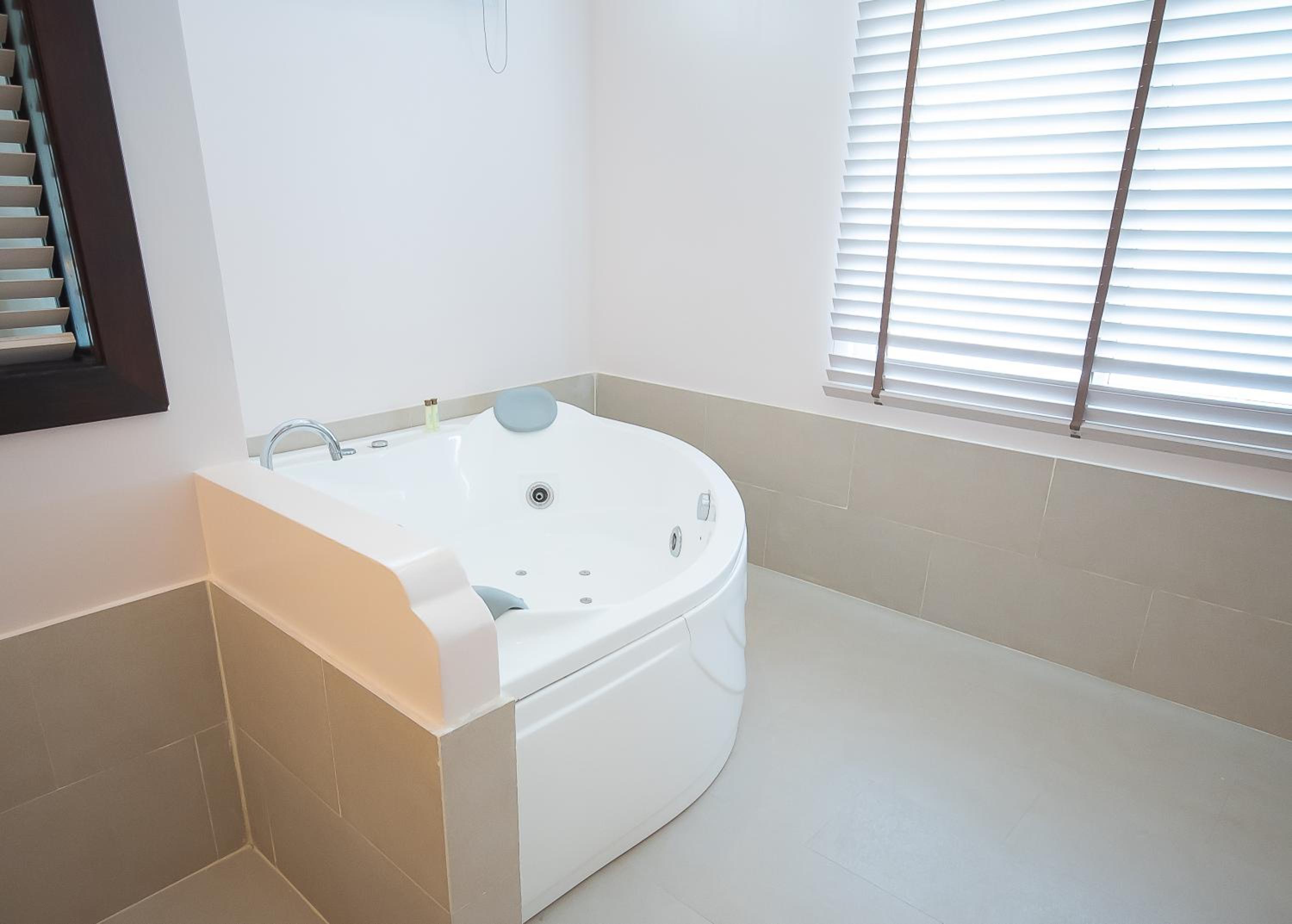 Jacuzzi Villa - Photo 7