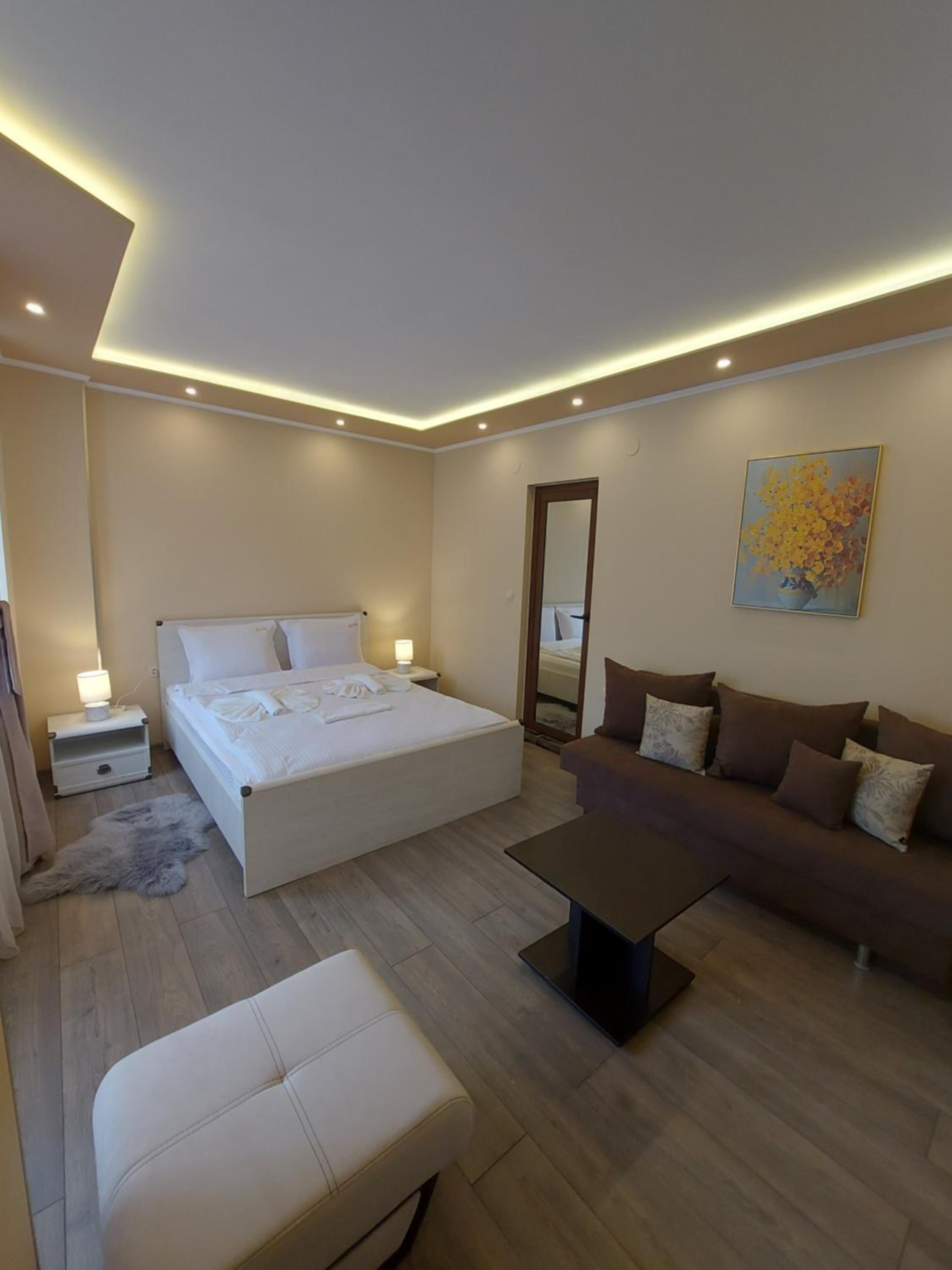 Queen Room photo 1
