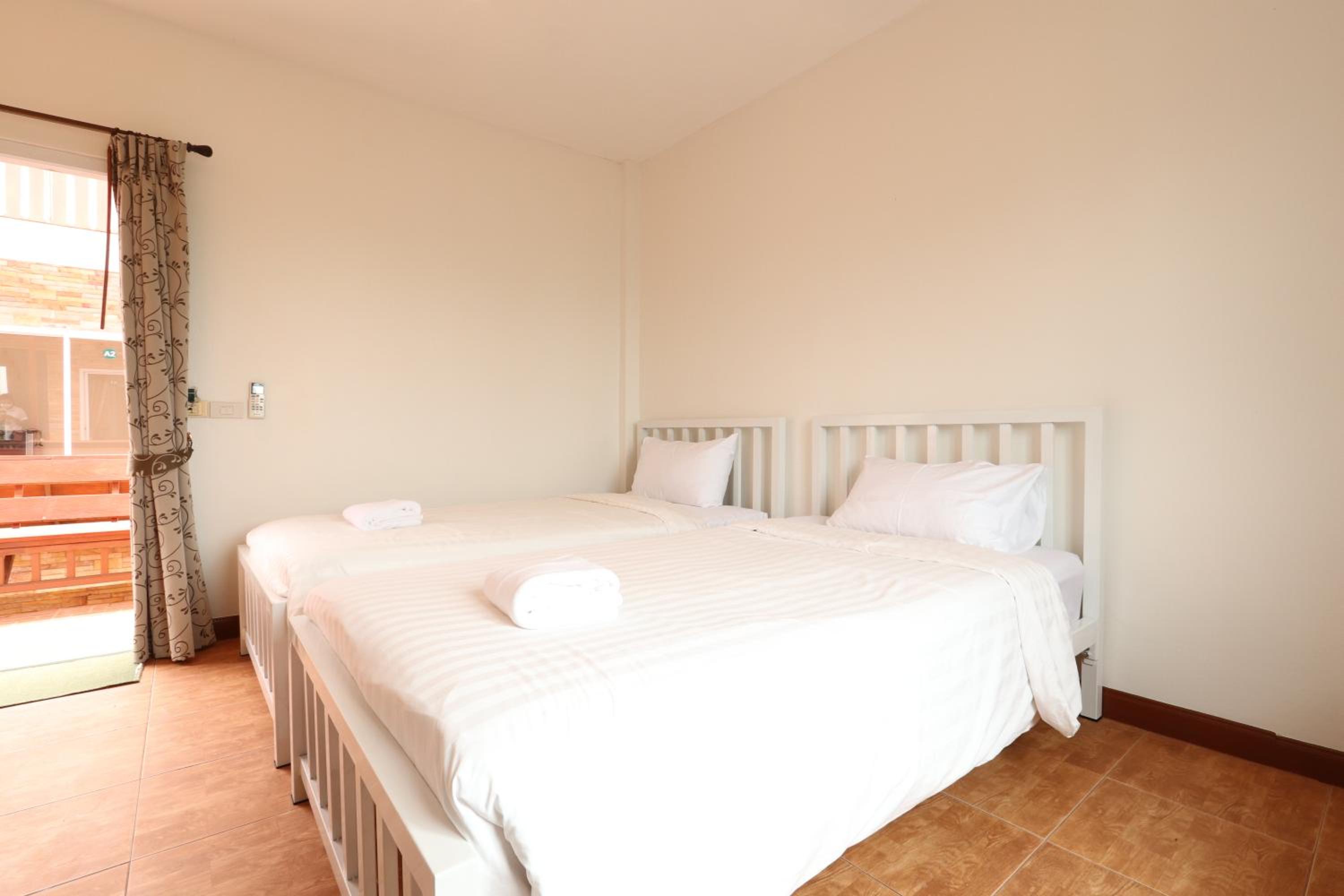 Twin Room with Balcony - Photo 1