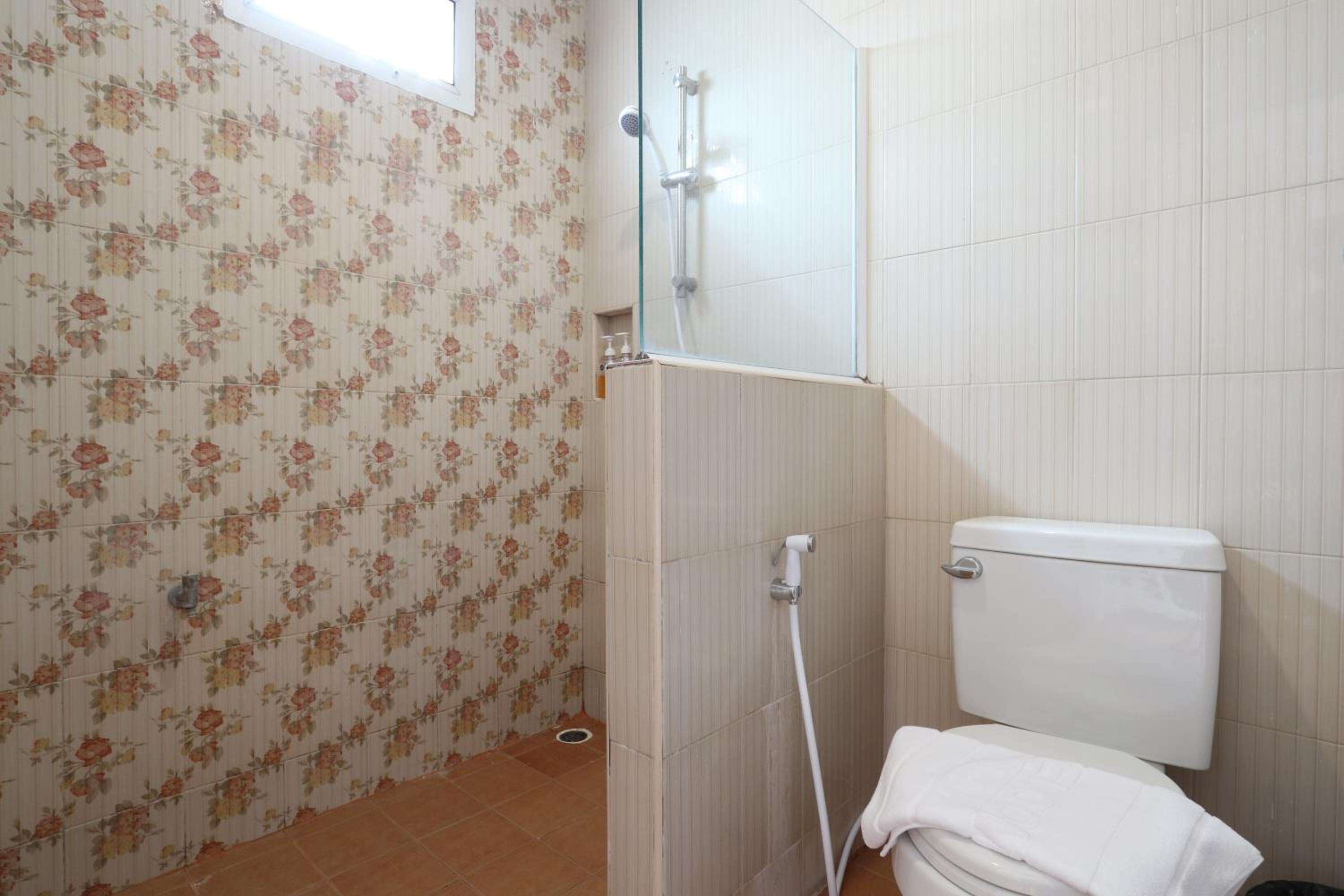 Twin Room with Balcony - Photo 5
