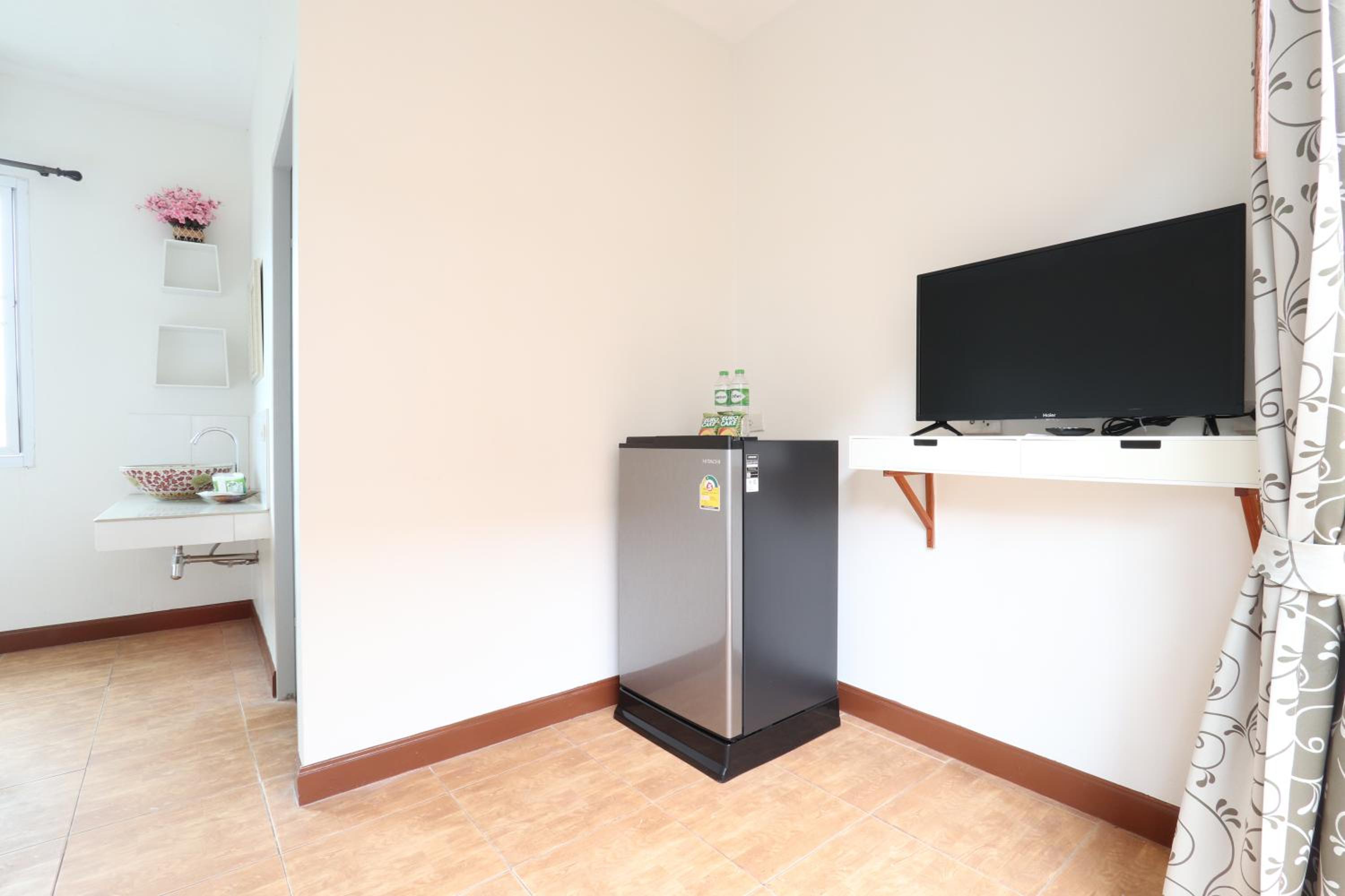Twin Room with Balcony - Photo 2