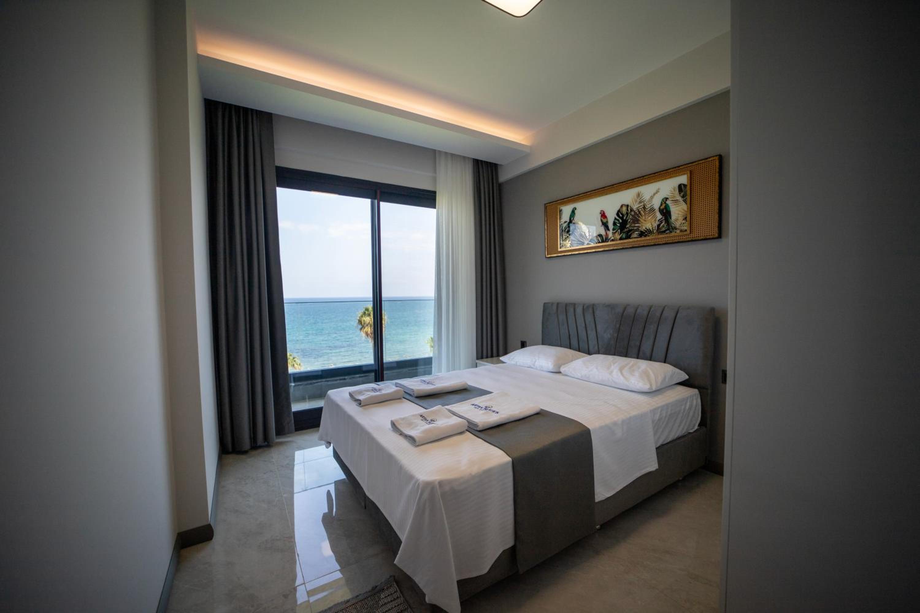 Deluxe Suite with Sea View photo 1