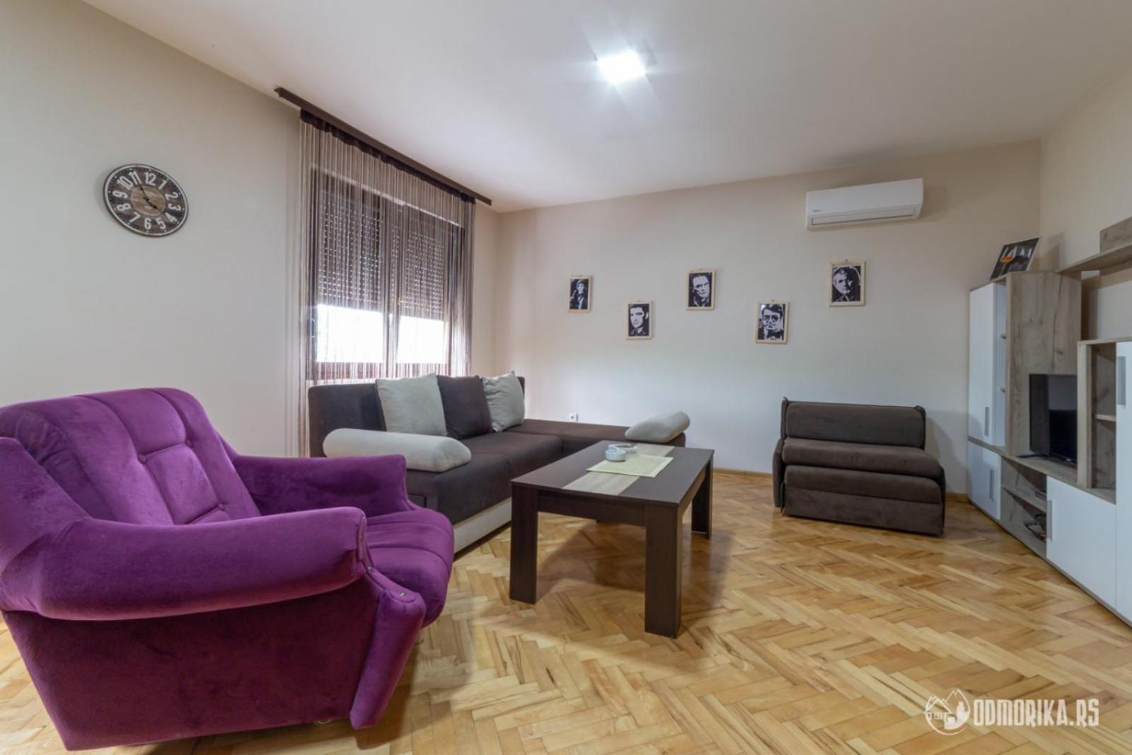 One-Bedroom Apartment photo 1