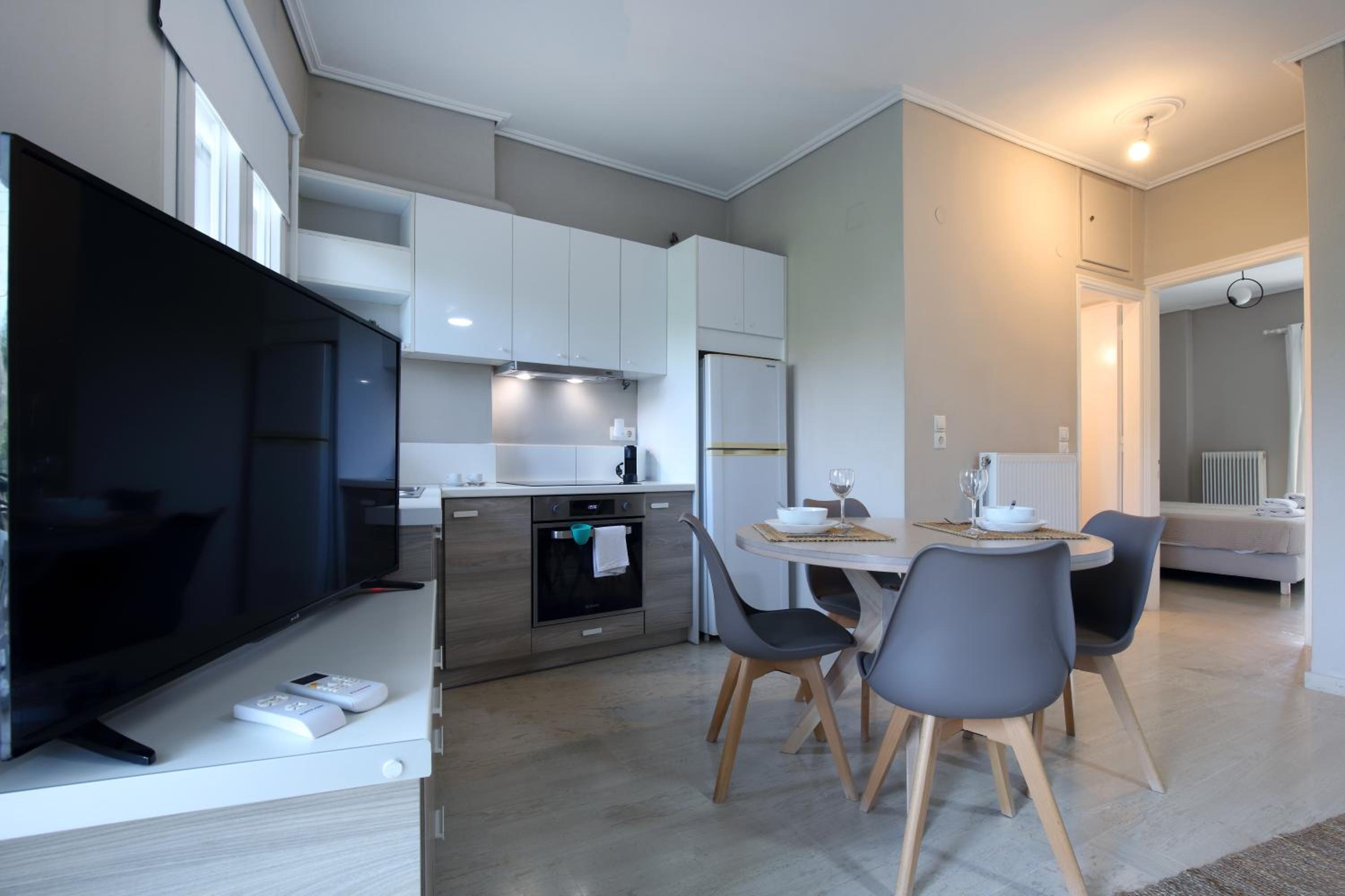 One-Bedroom Apartment photo 2