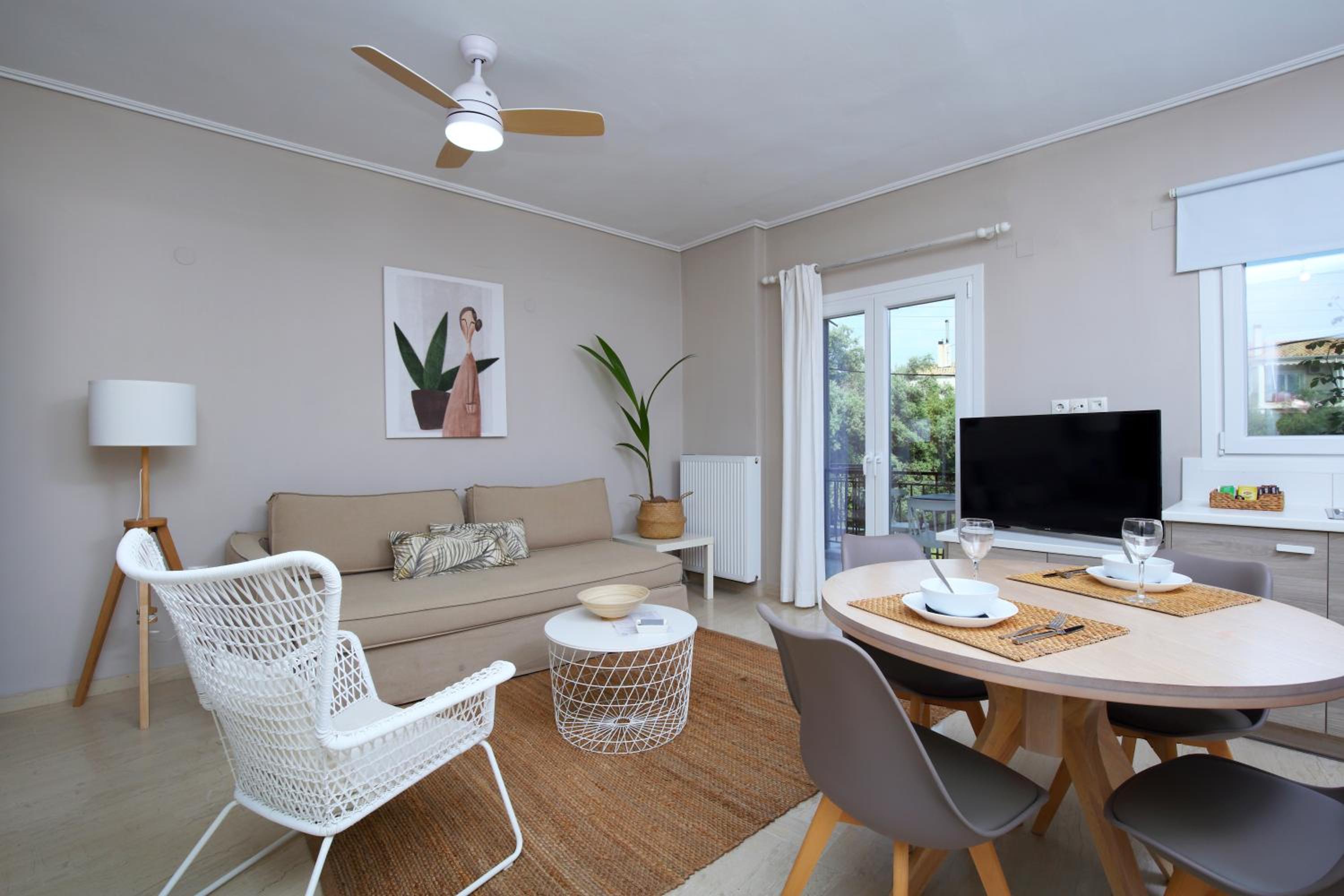 One-Bedroom Apartment photo 1