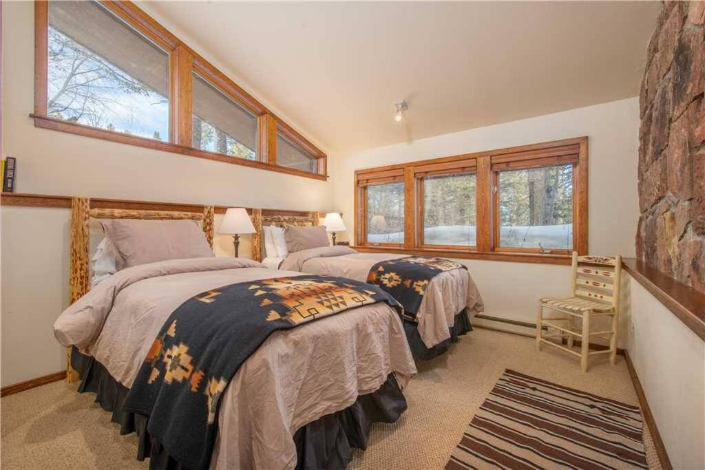 Six-Bedroom House photo 1