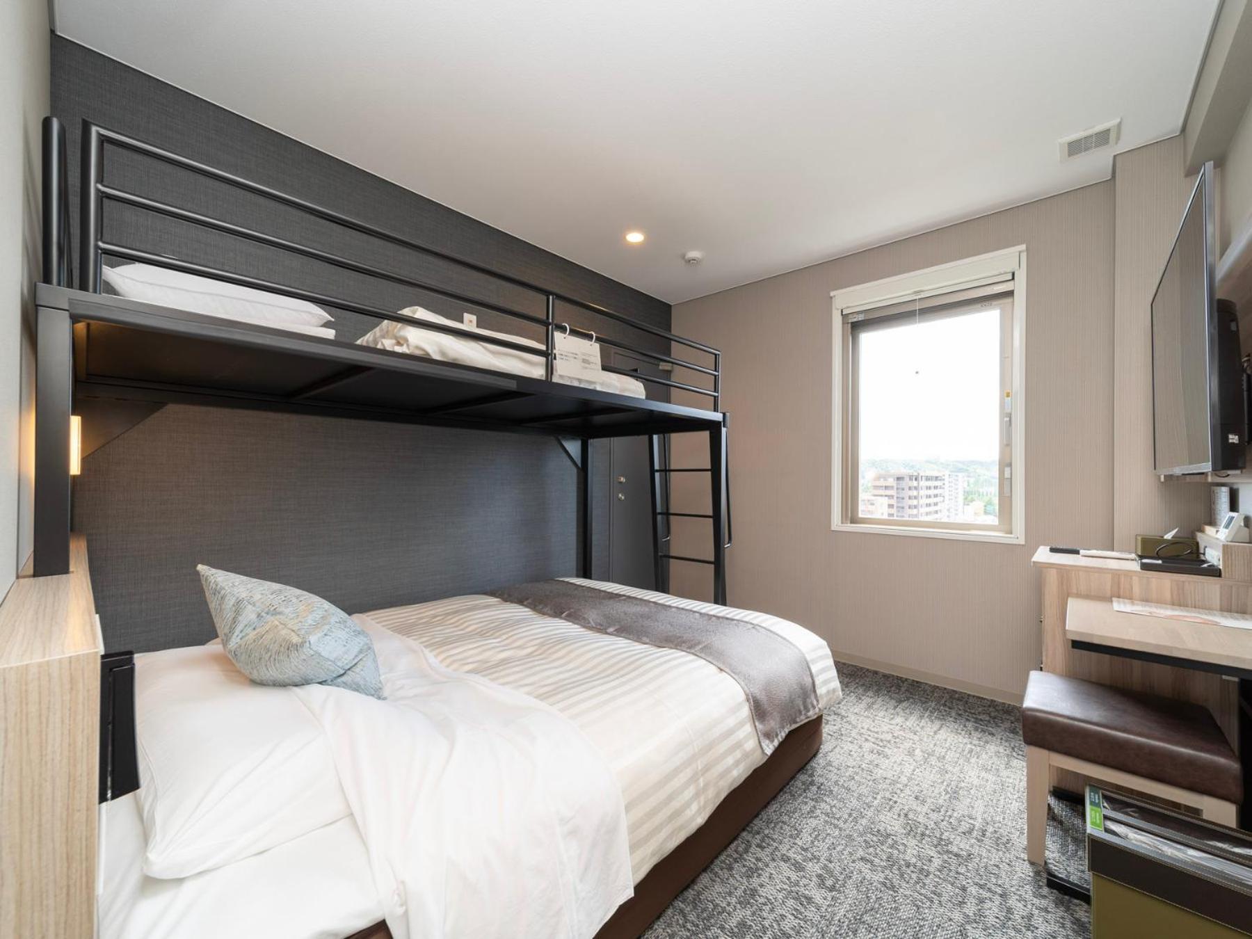 Twin Room with Bunk Bed - Non-Smoking photo 2