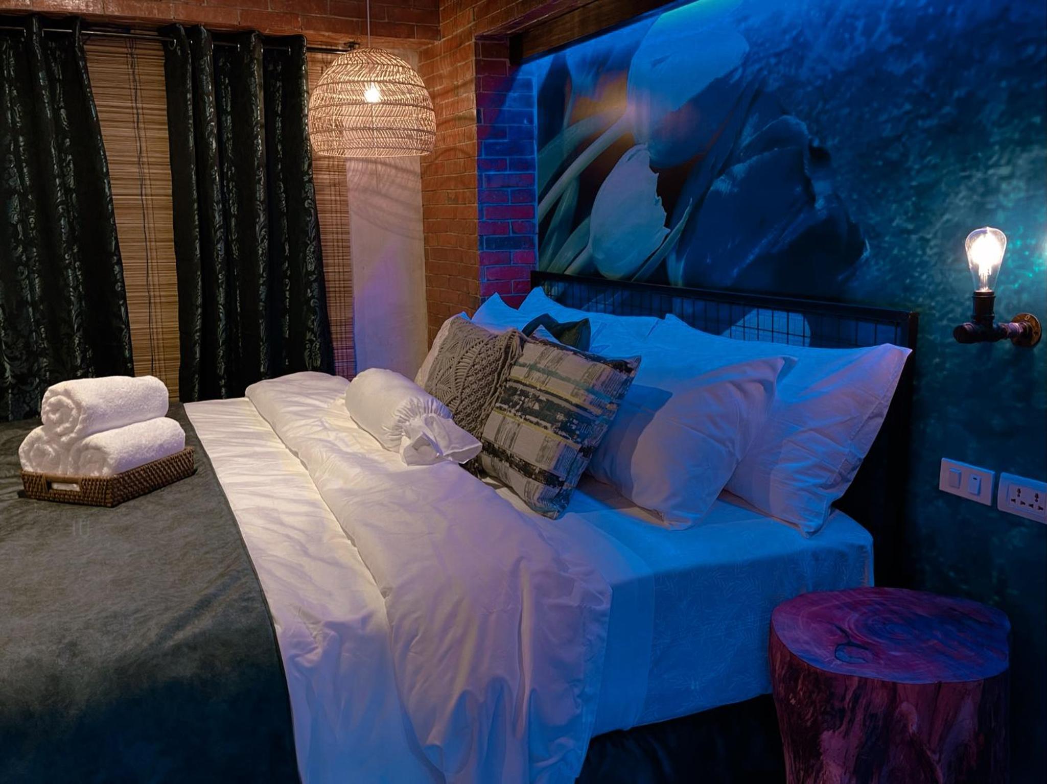 King Studio with Sofa Bed - Photo 6
