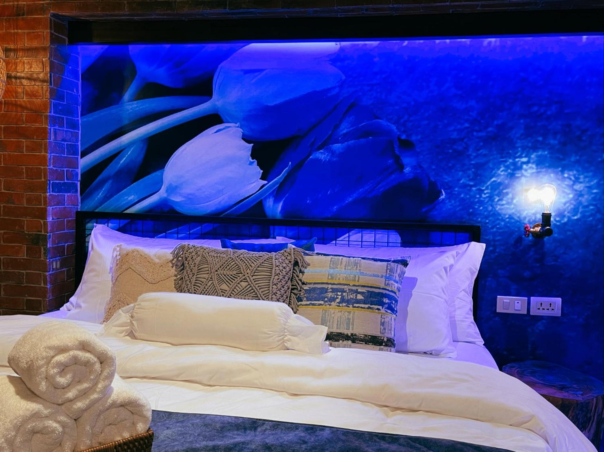 King Studio with Sofa Bed - Photo 8