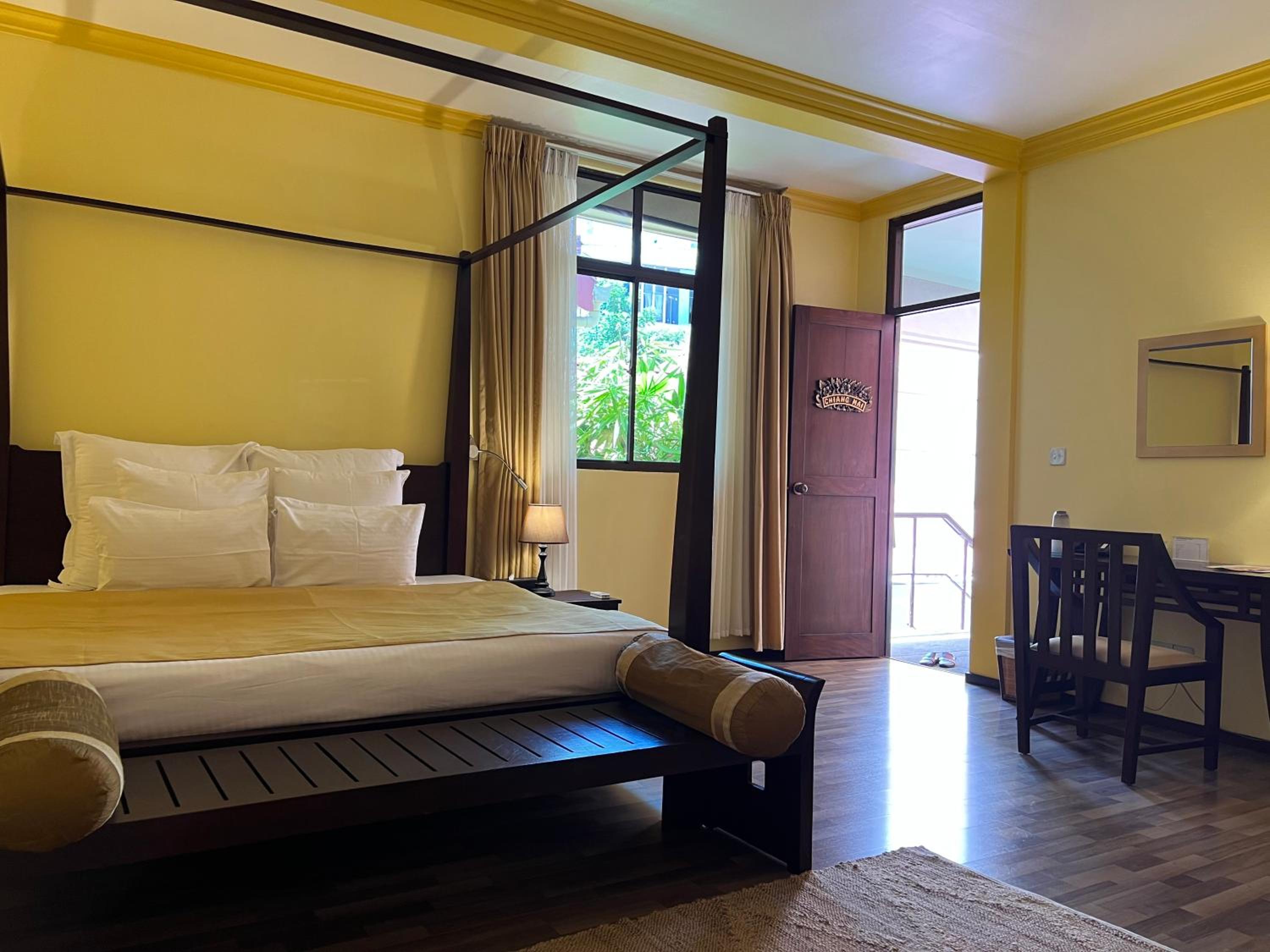 Deluxe Double Room (Free Return Airport Transfer) - Photo 3
