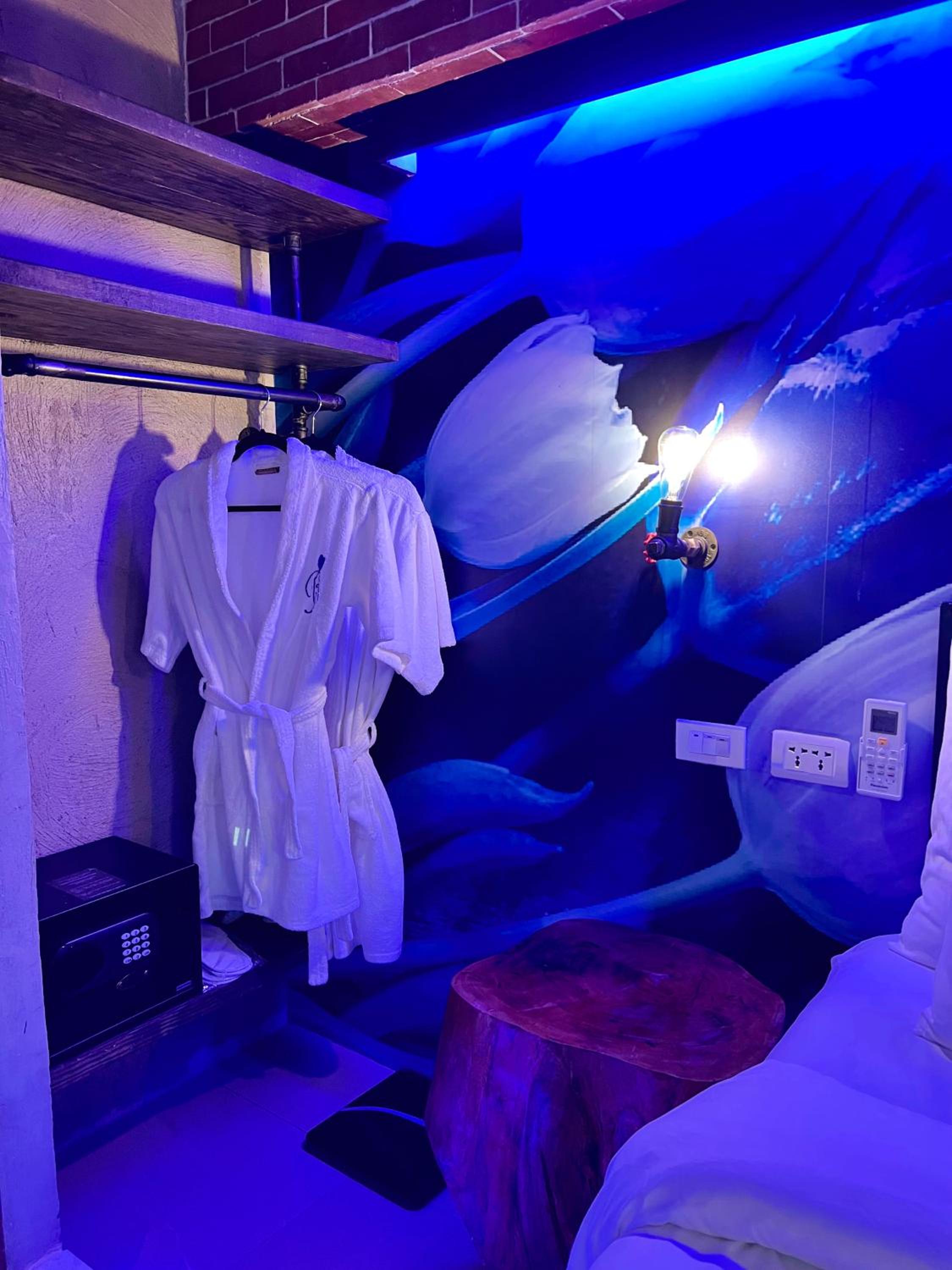 Studio with Spa Bath - Photo 14