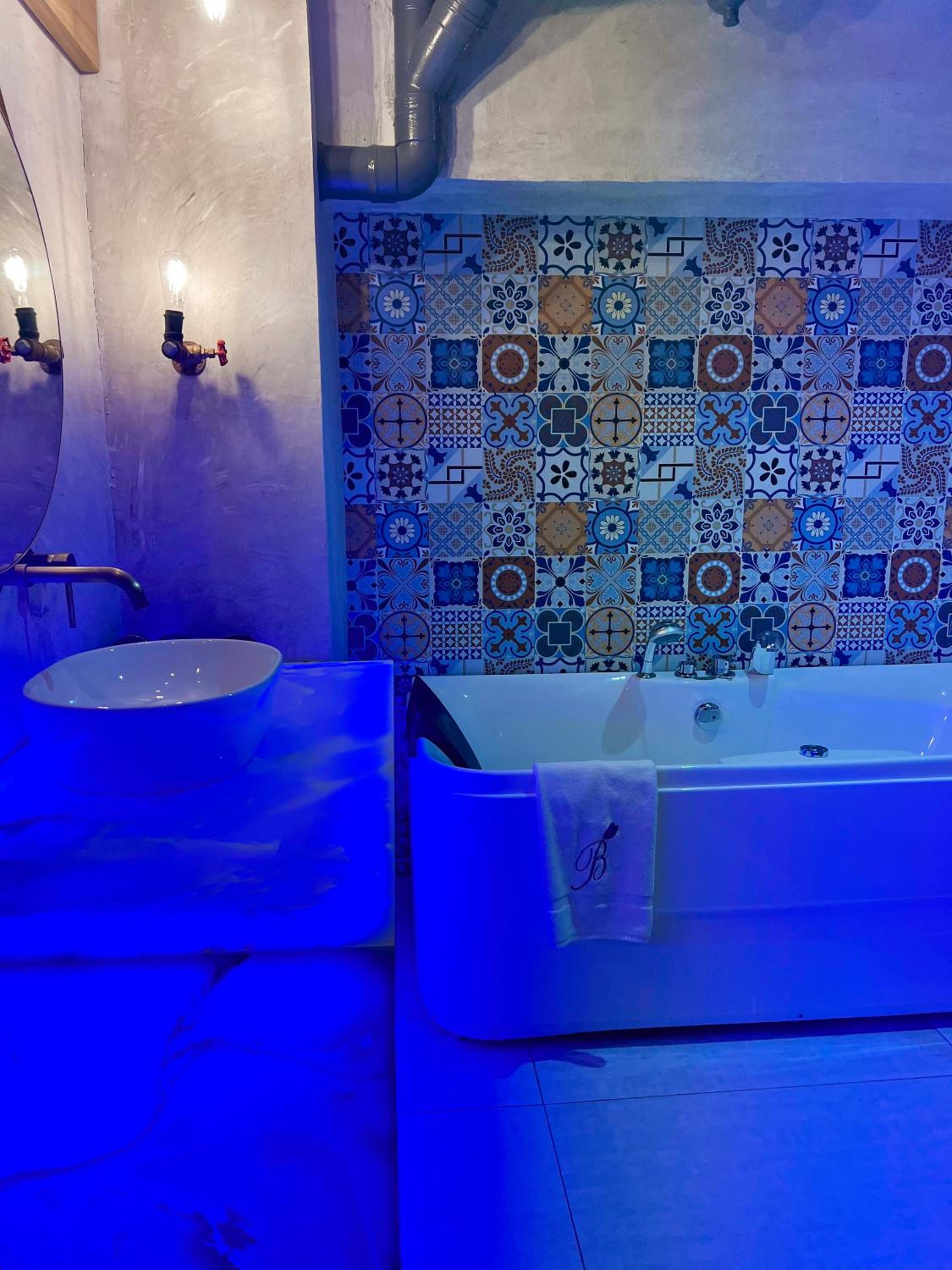 Studio with Spa Bath - Photo 20
