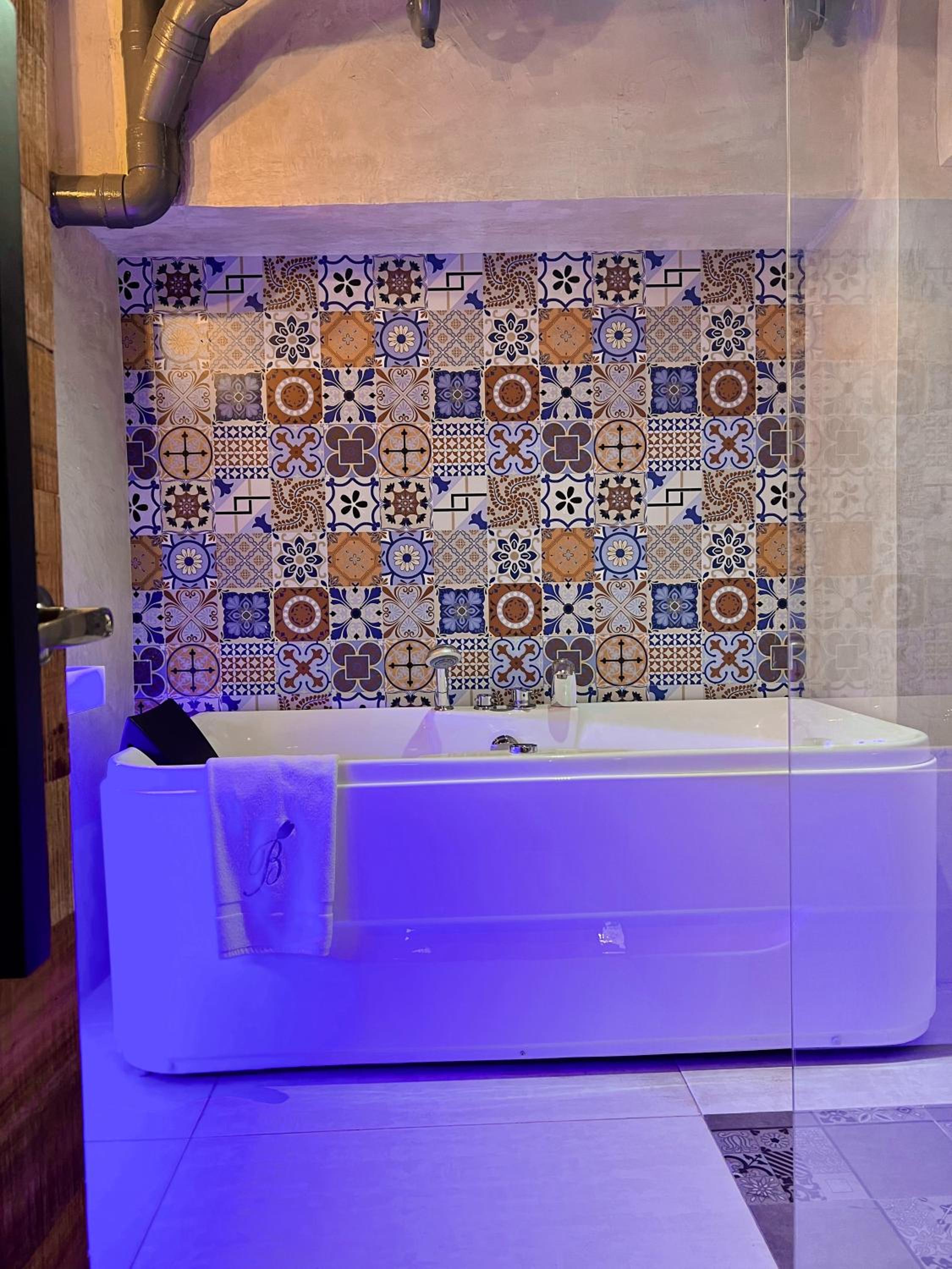 Studio with Spa Bath - Photo 19