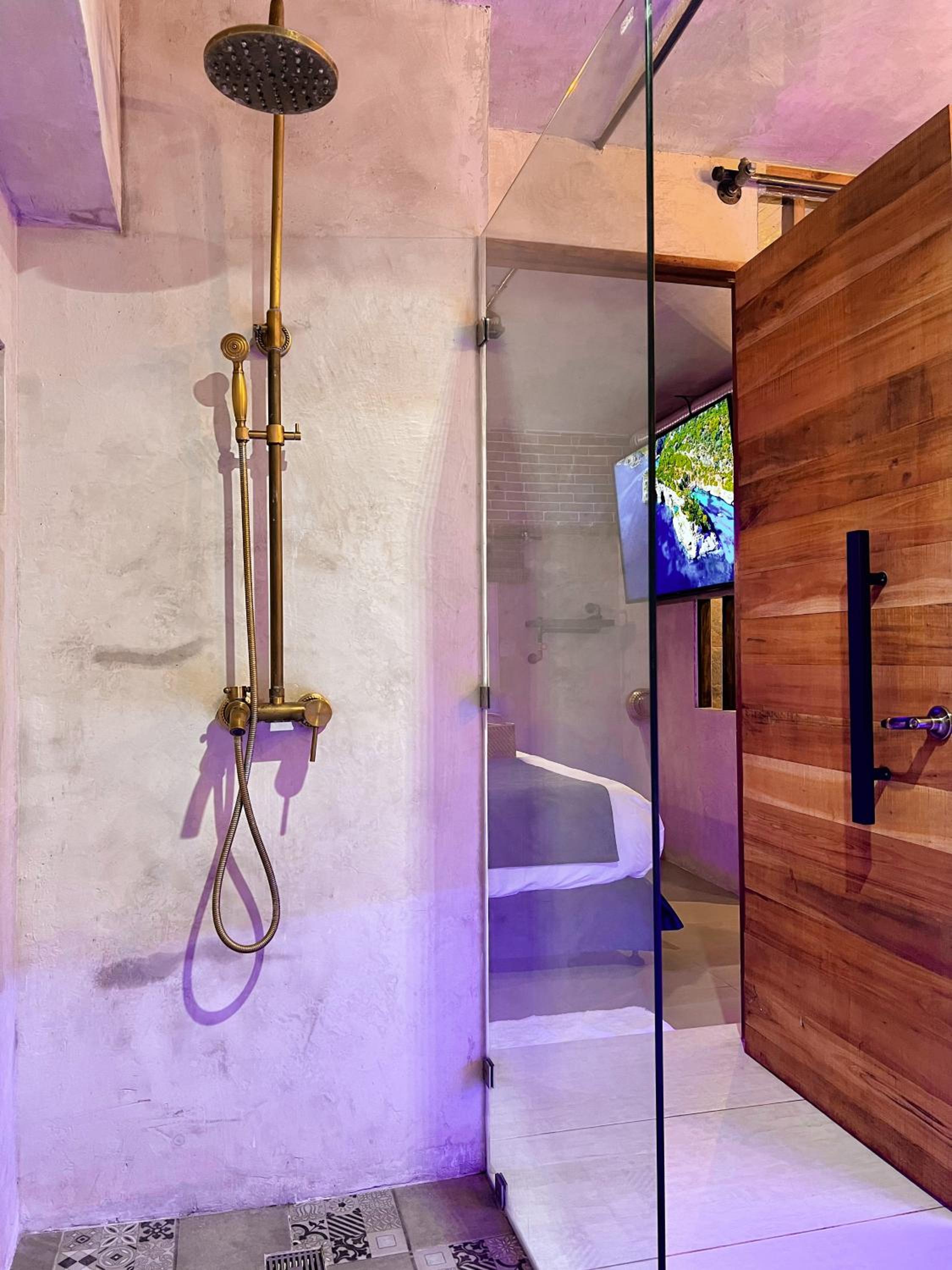 Studio with Spa Bath - Photo 17