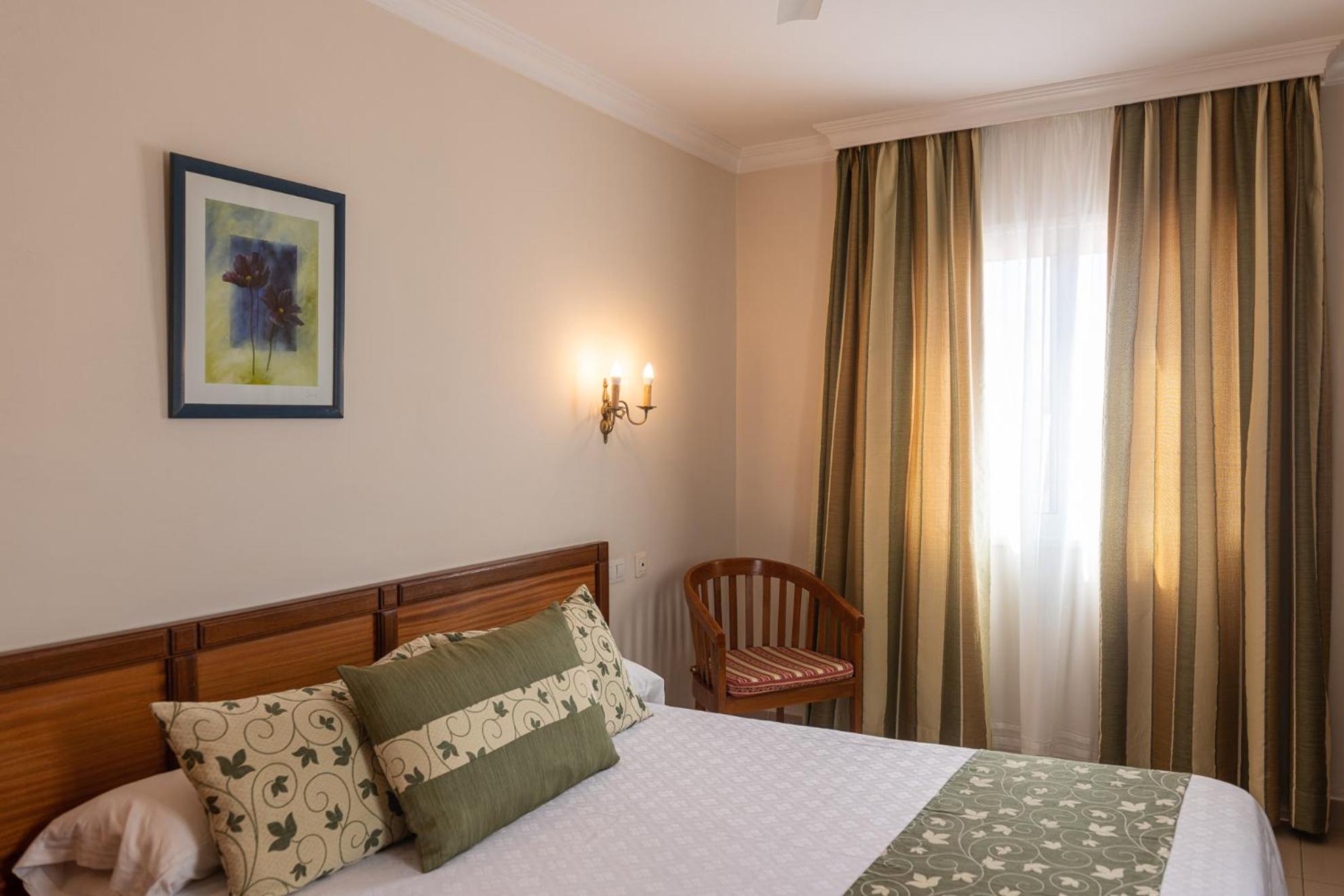 Double or Twin Room - Photo 5