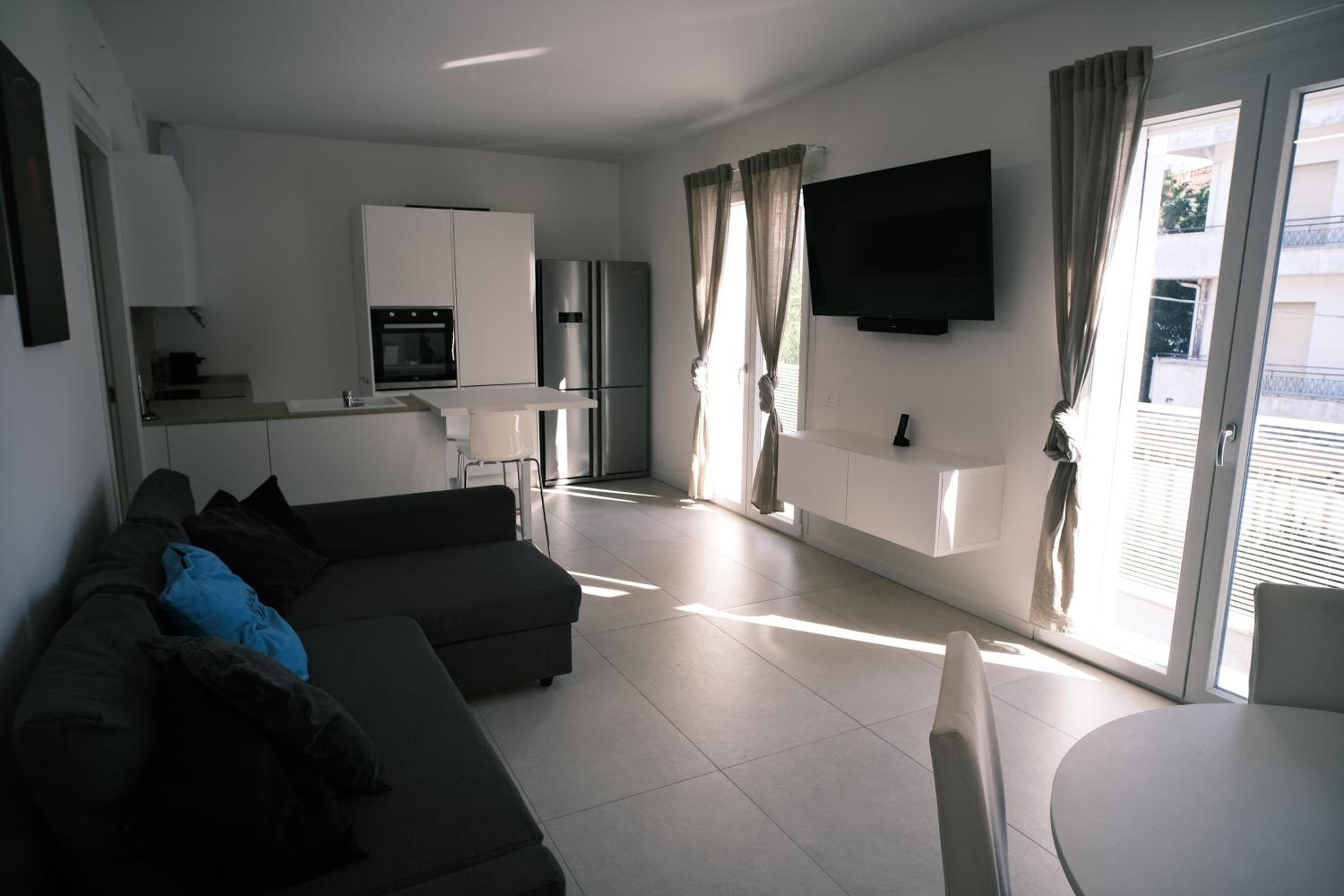 One-Bedroom Apartment photo 1