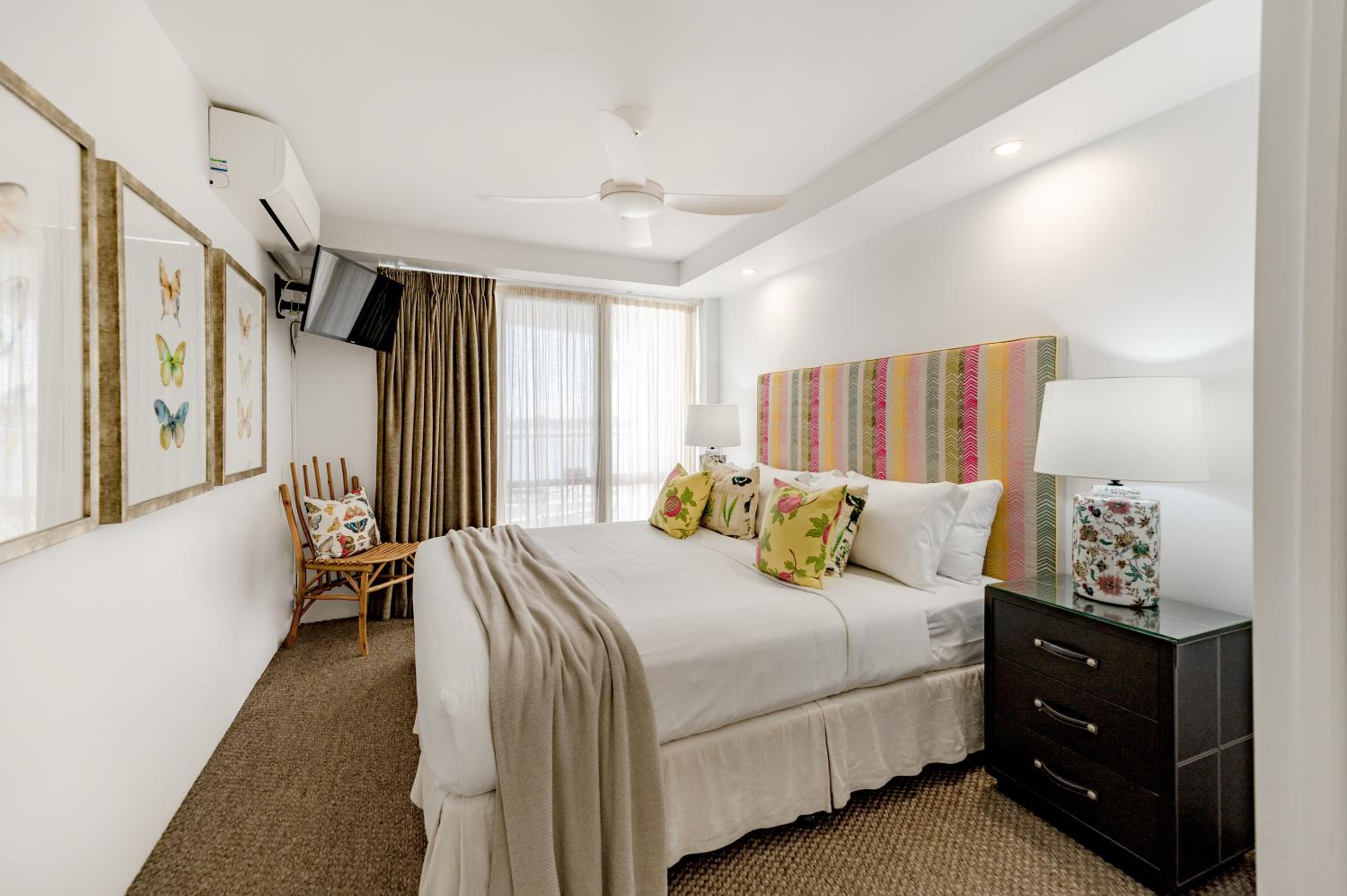 Deluxe Two-Bedroom Townhouse - Waterfront