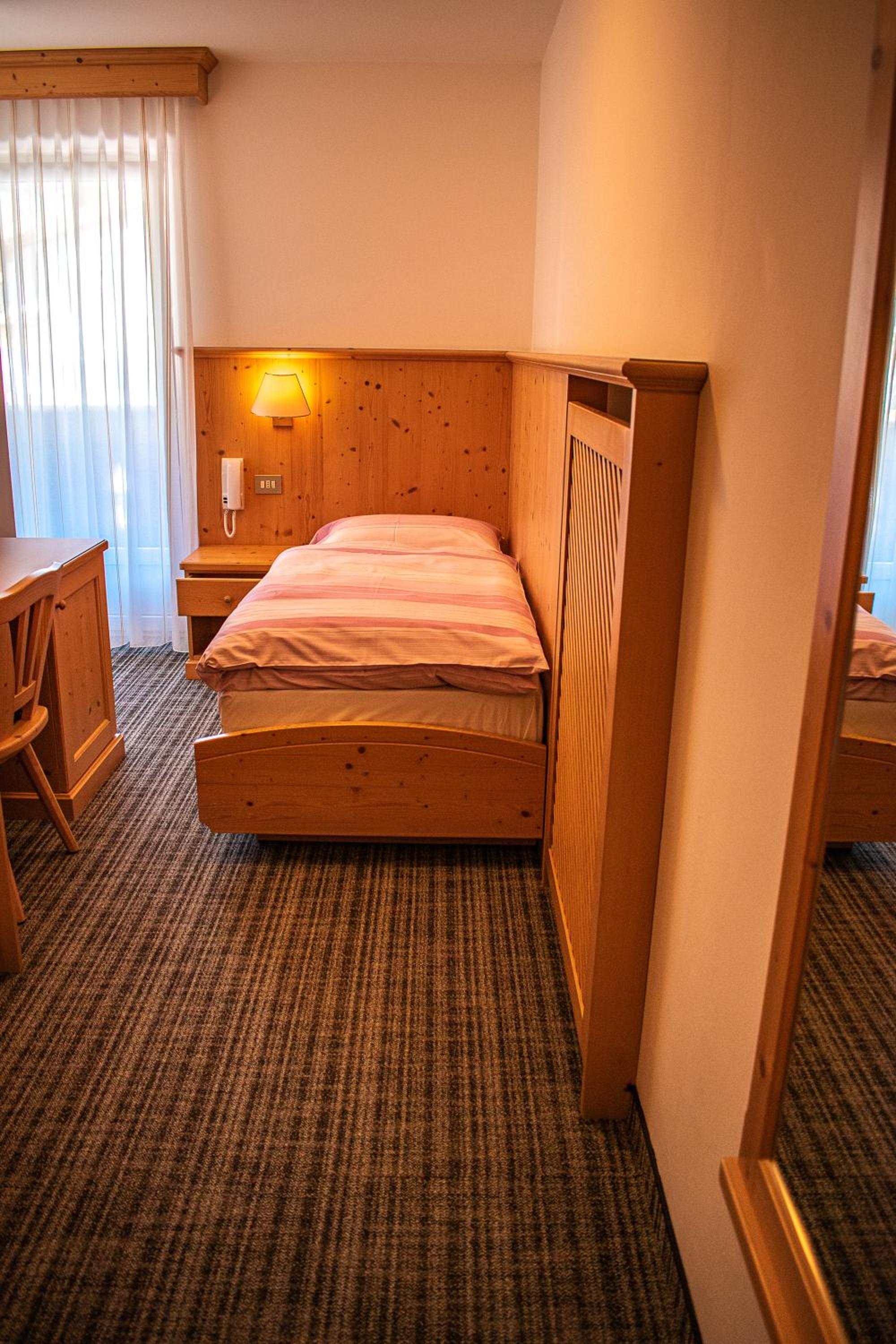 Single Room with Mountain View