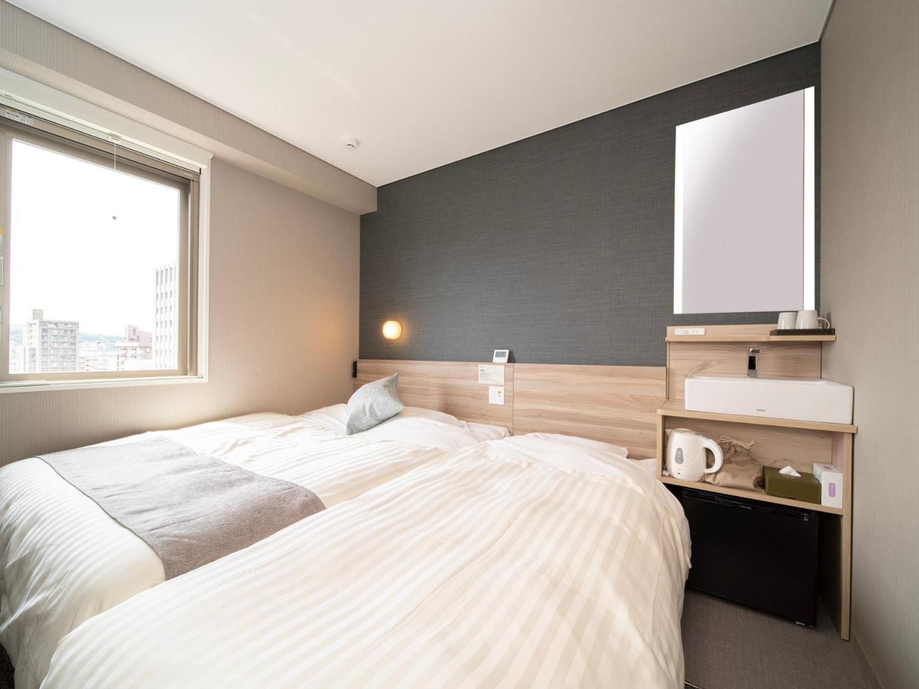 Compact Twin Room - Non-Smoking photo 3