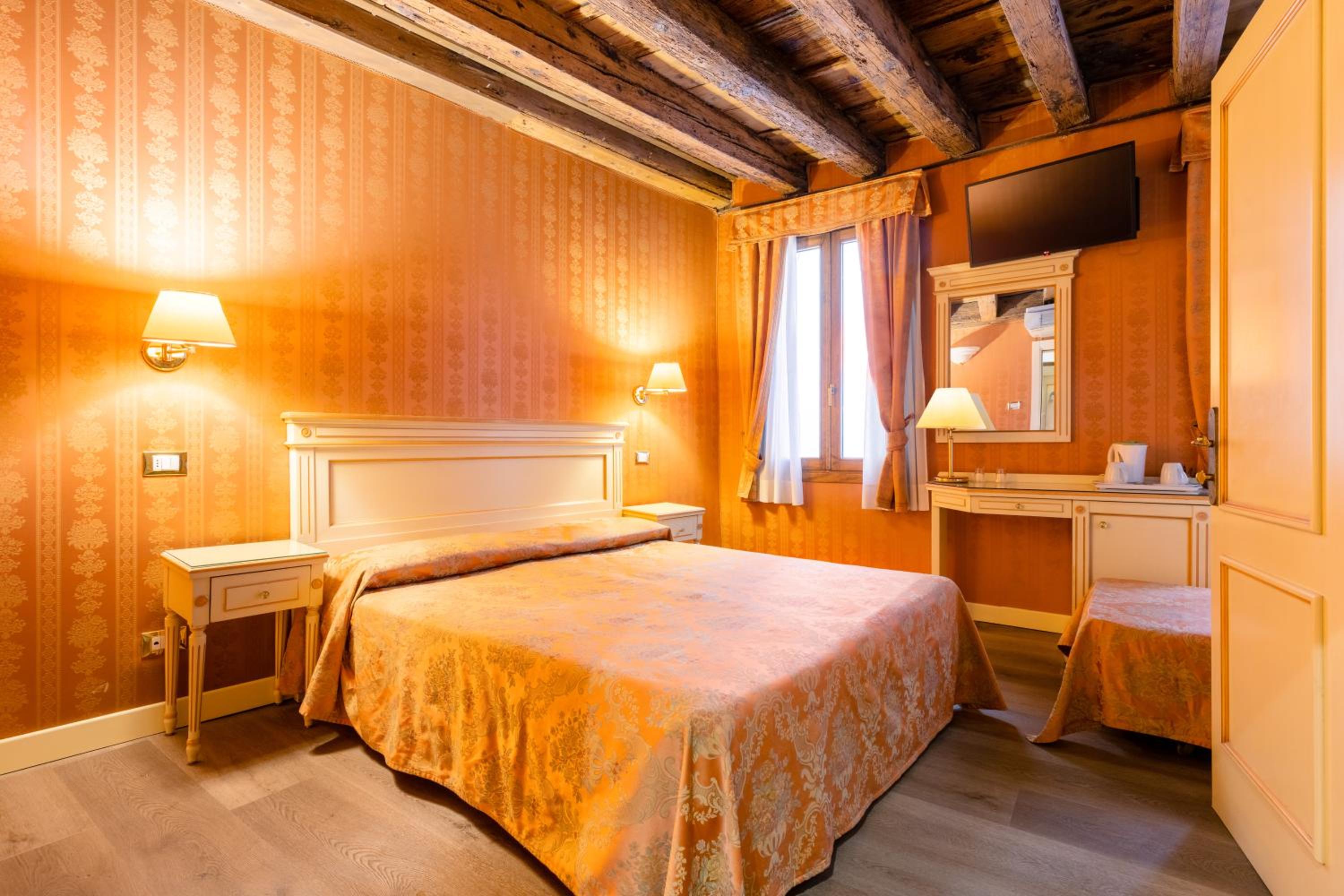 Superior Double or Twin Room photo 2