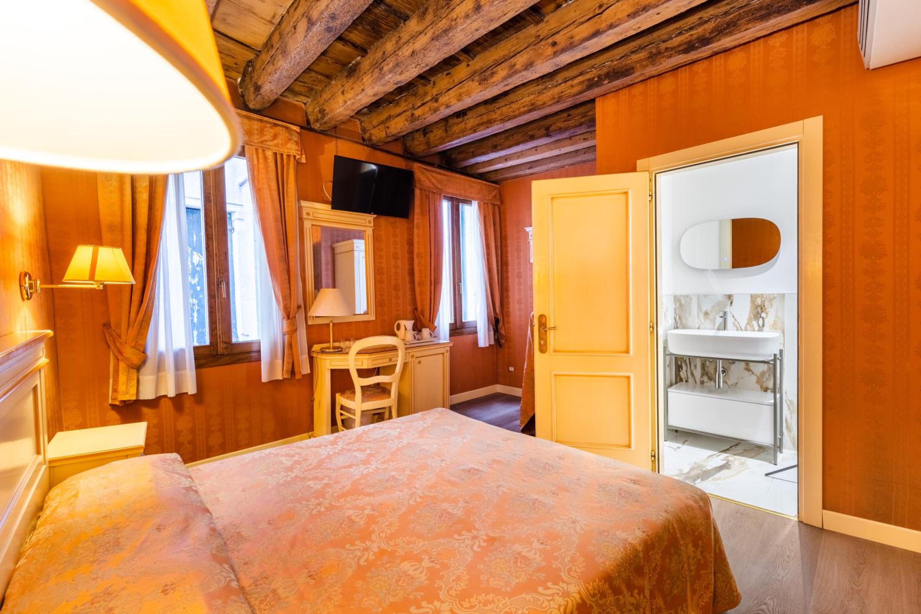Classic Double or Twin Room photo 1
