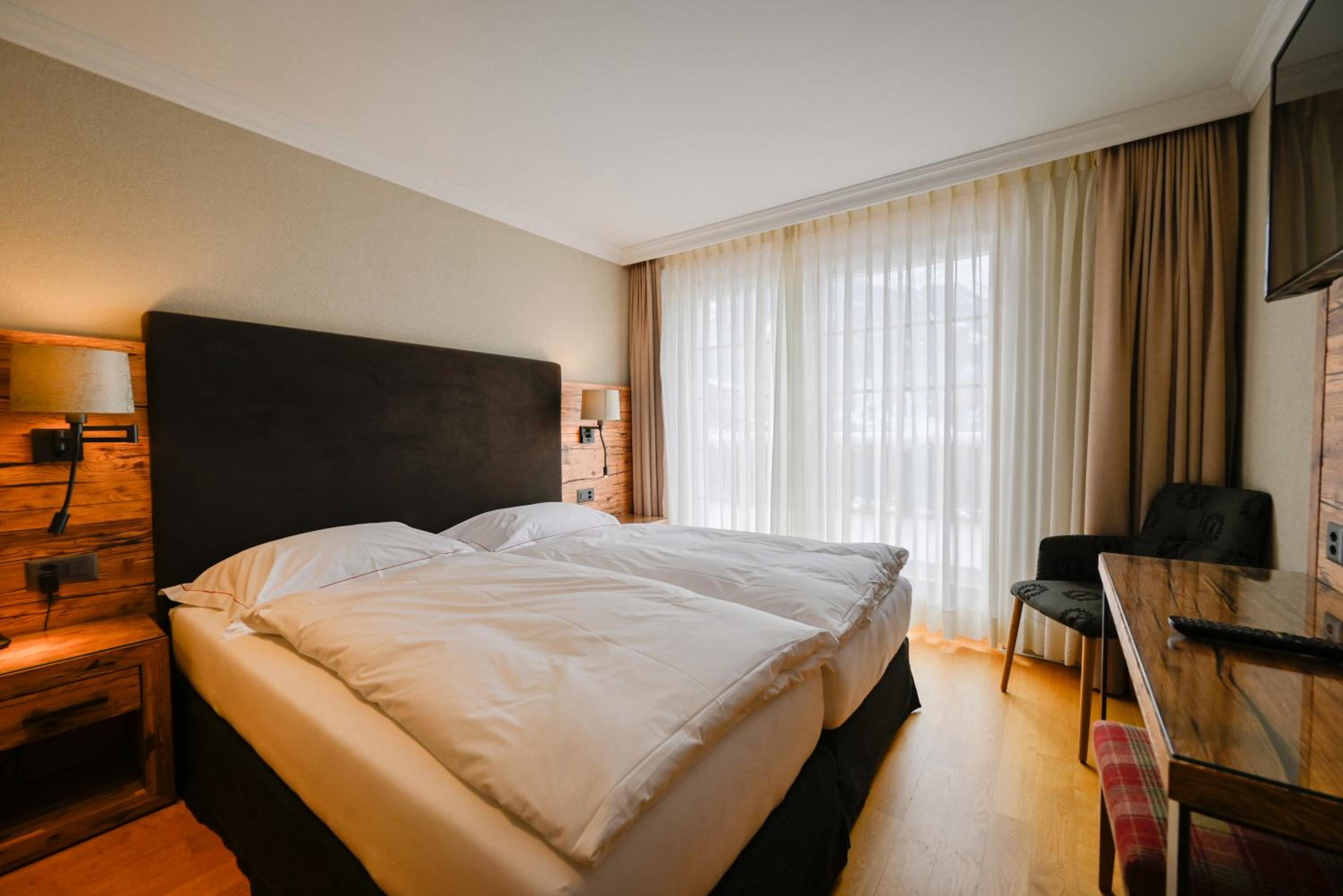 Superior Three-Bedroom Suite with Eiger view - Photo 3