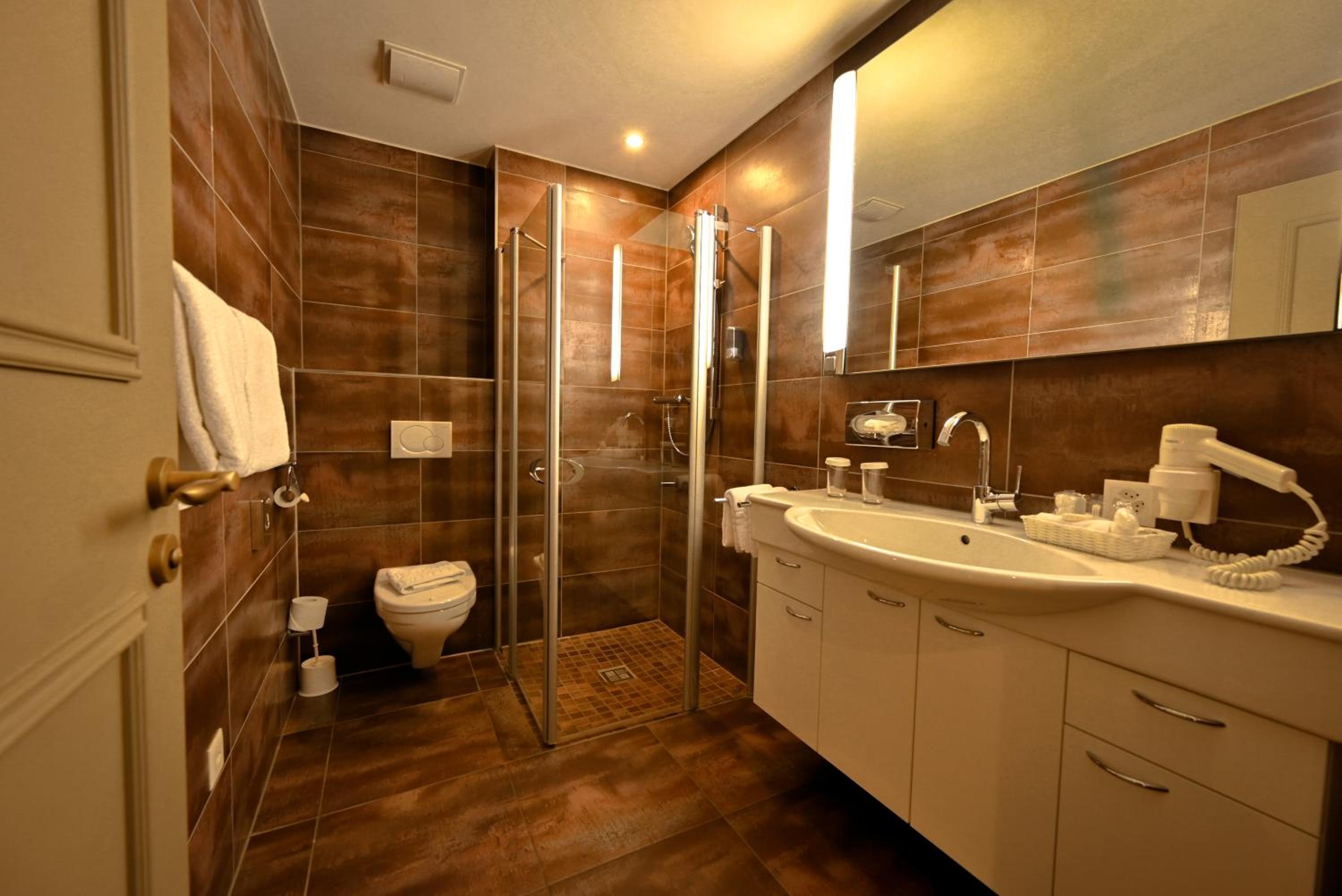 Superior Three-Bedroom Suite with Eiger view - Photo 7