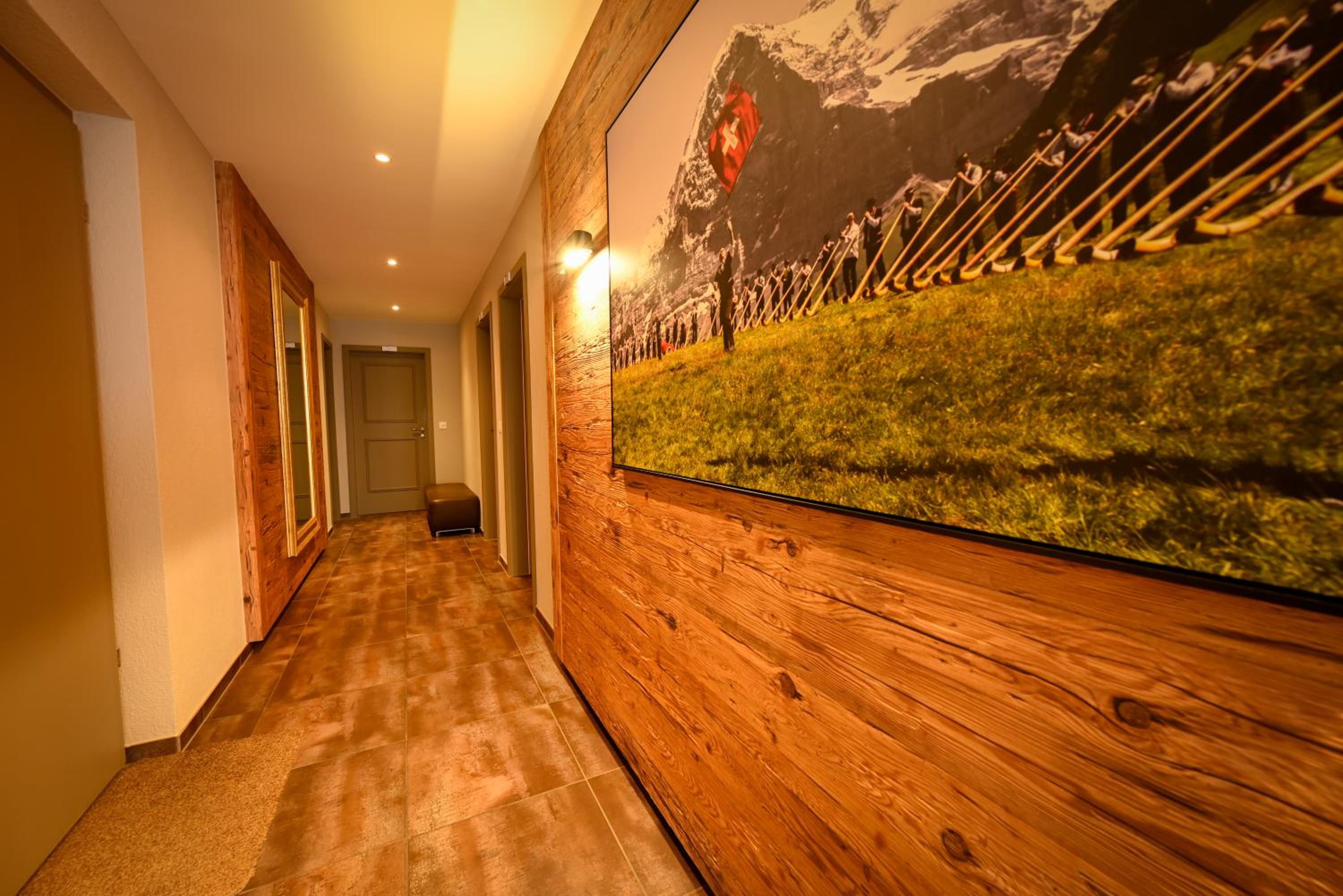 Superior Three-Bedroom Suite with Eiger view - Photo 4