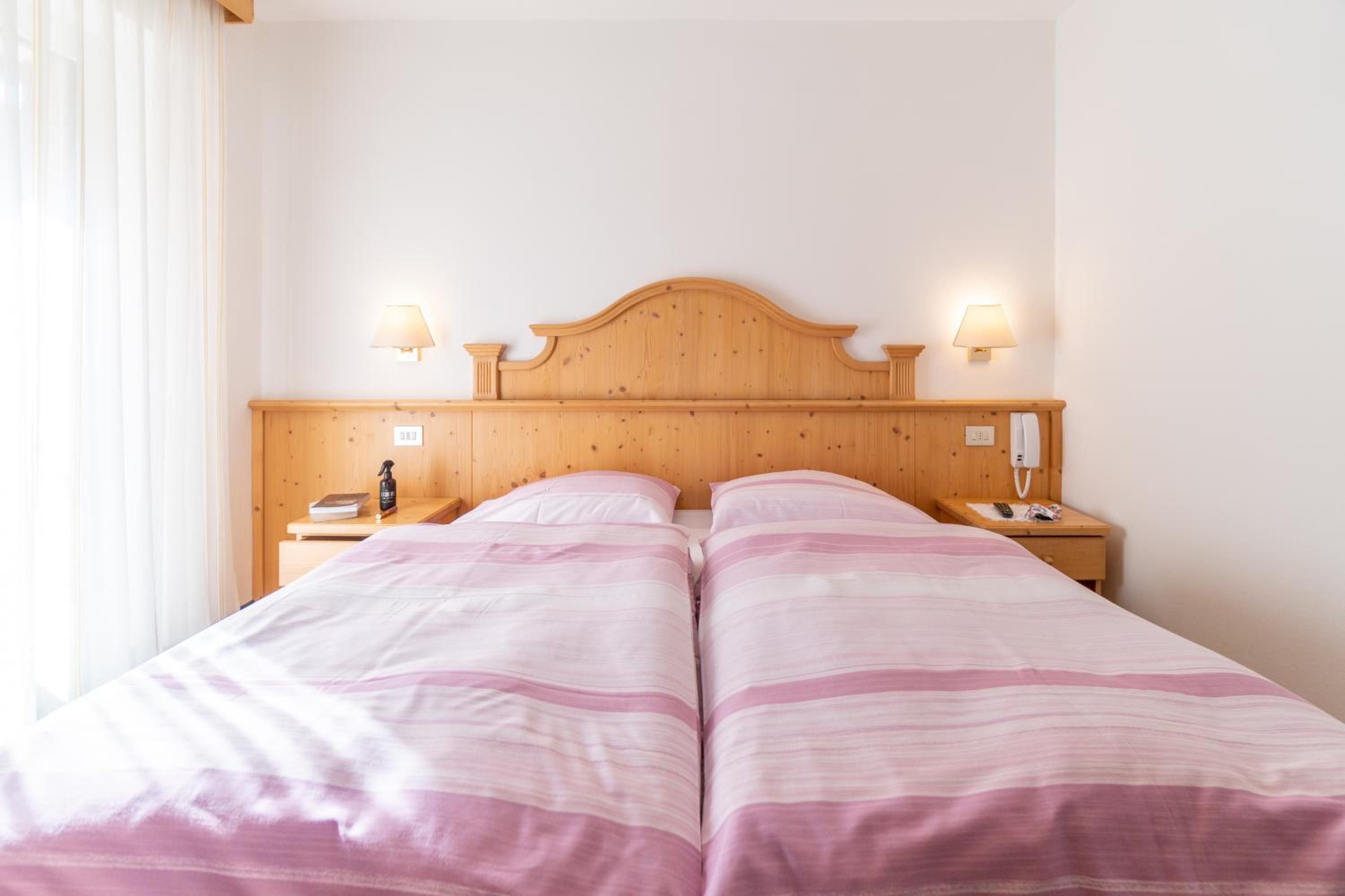 Double or Twin Room with Mountain View