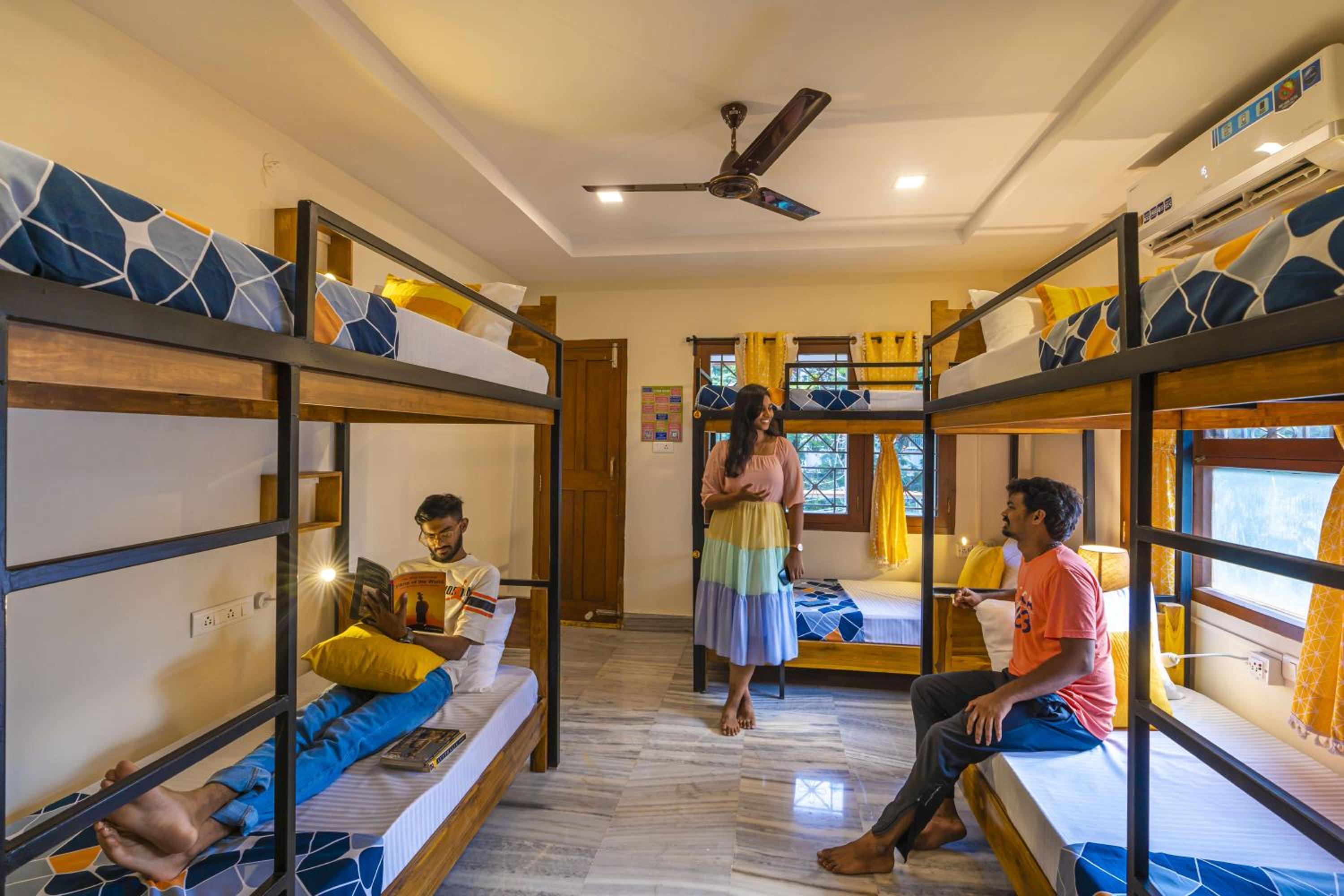 Bed in 6-Bed Superior Mixed Dormitory Room photo 3