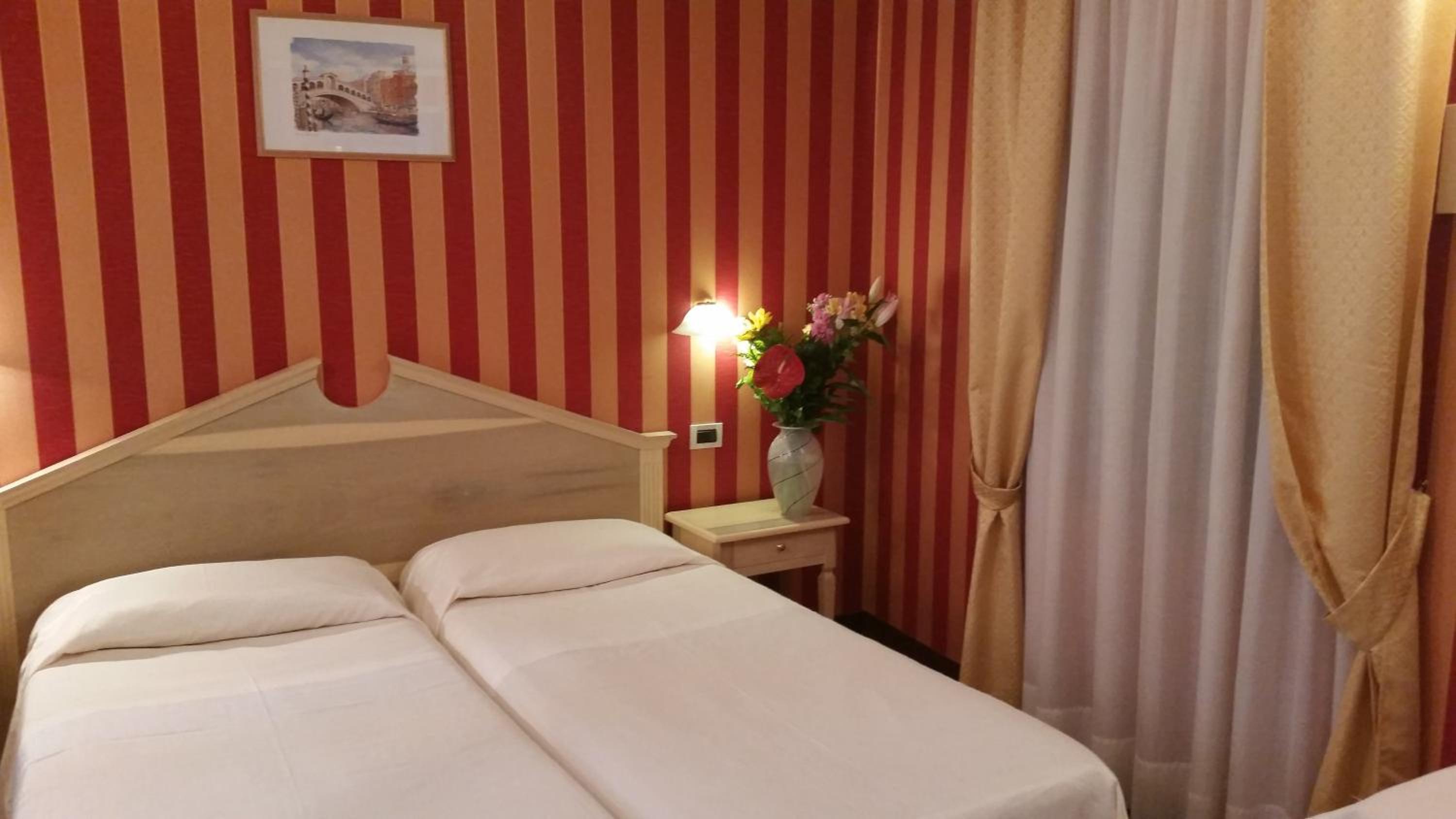 Double or Twin Room photo 3