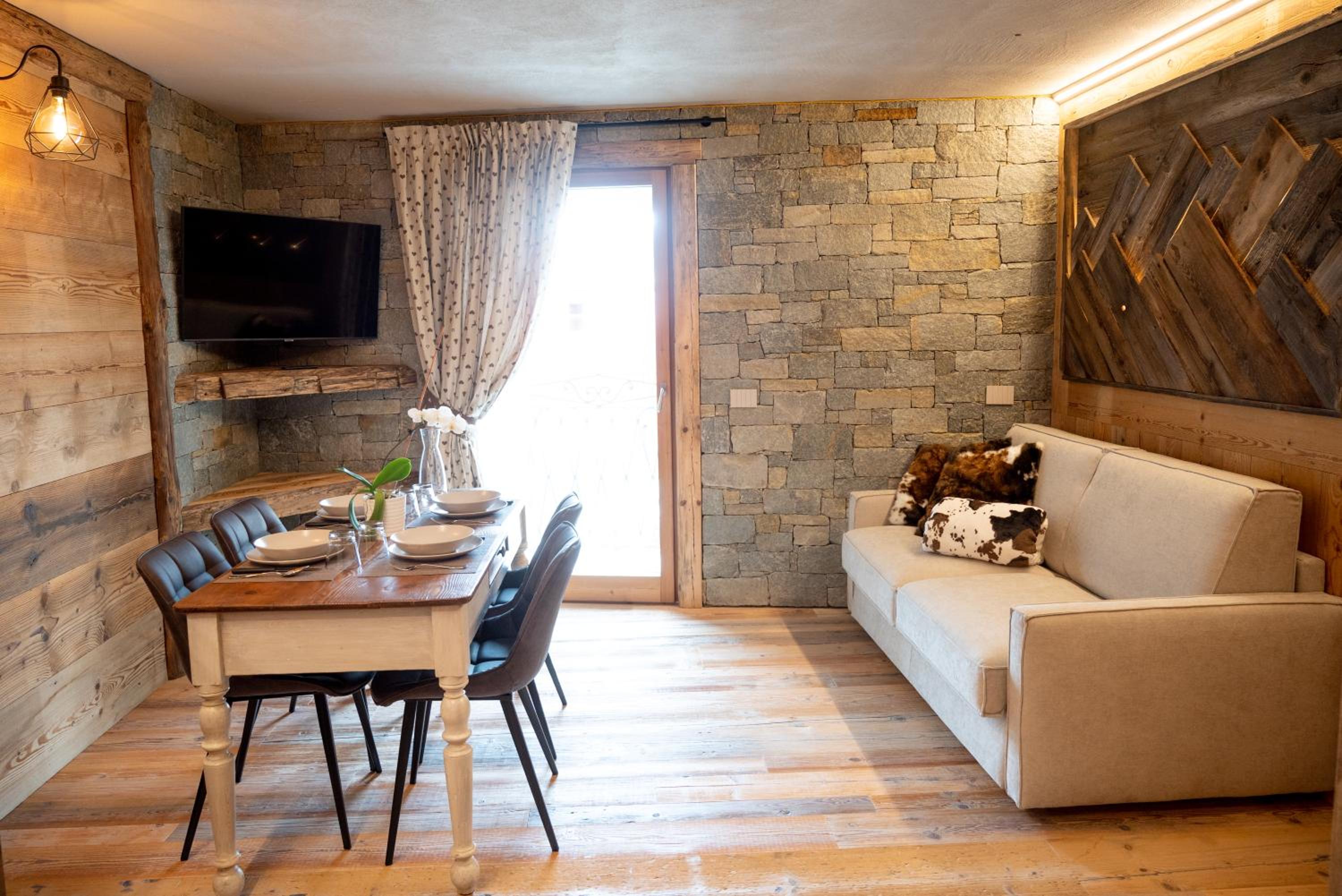 One-Bedroom Apartment with Balcony photo 3