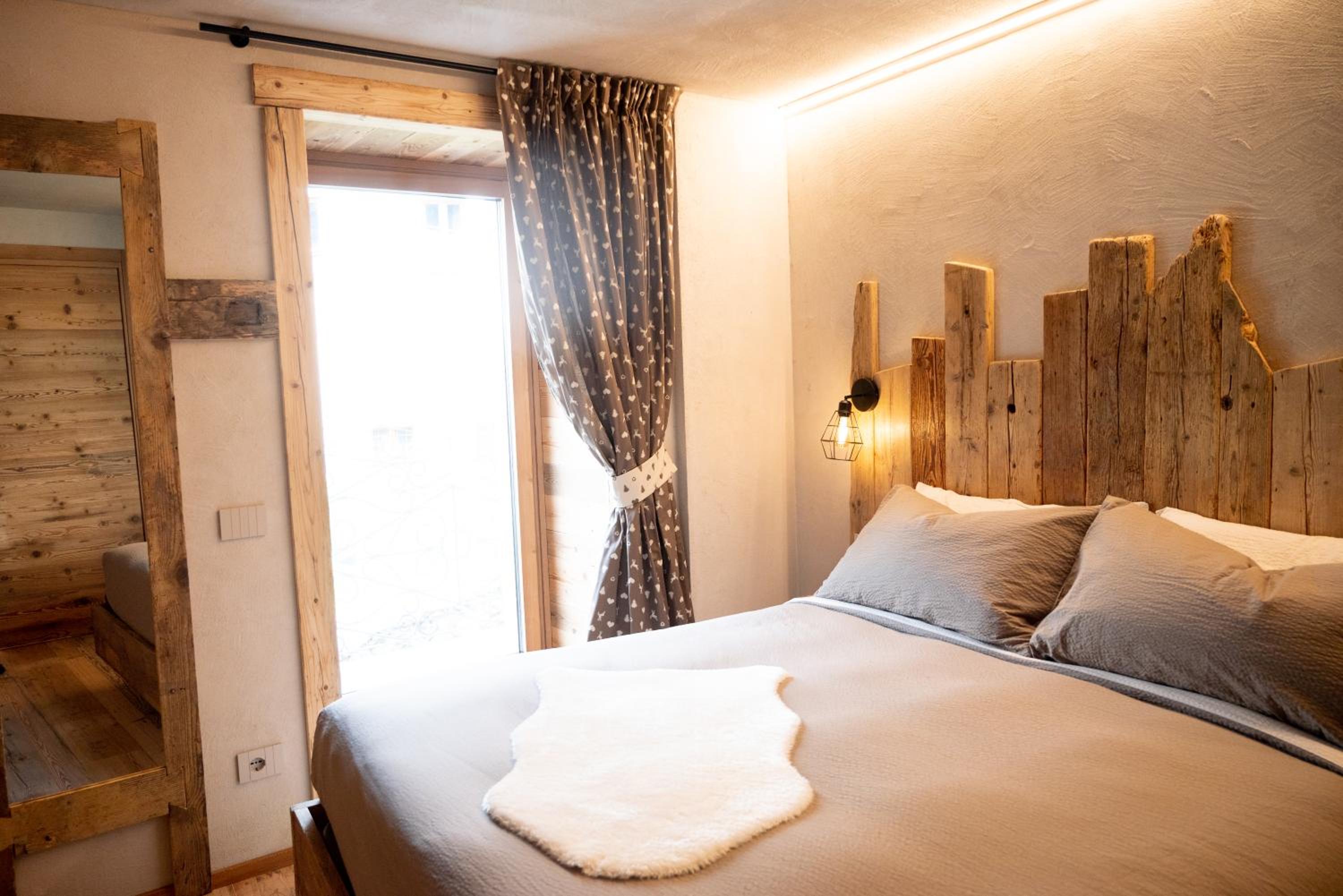 One-Bedroom Apartment with Balcony photo 1