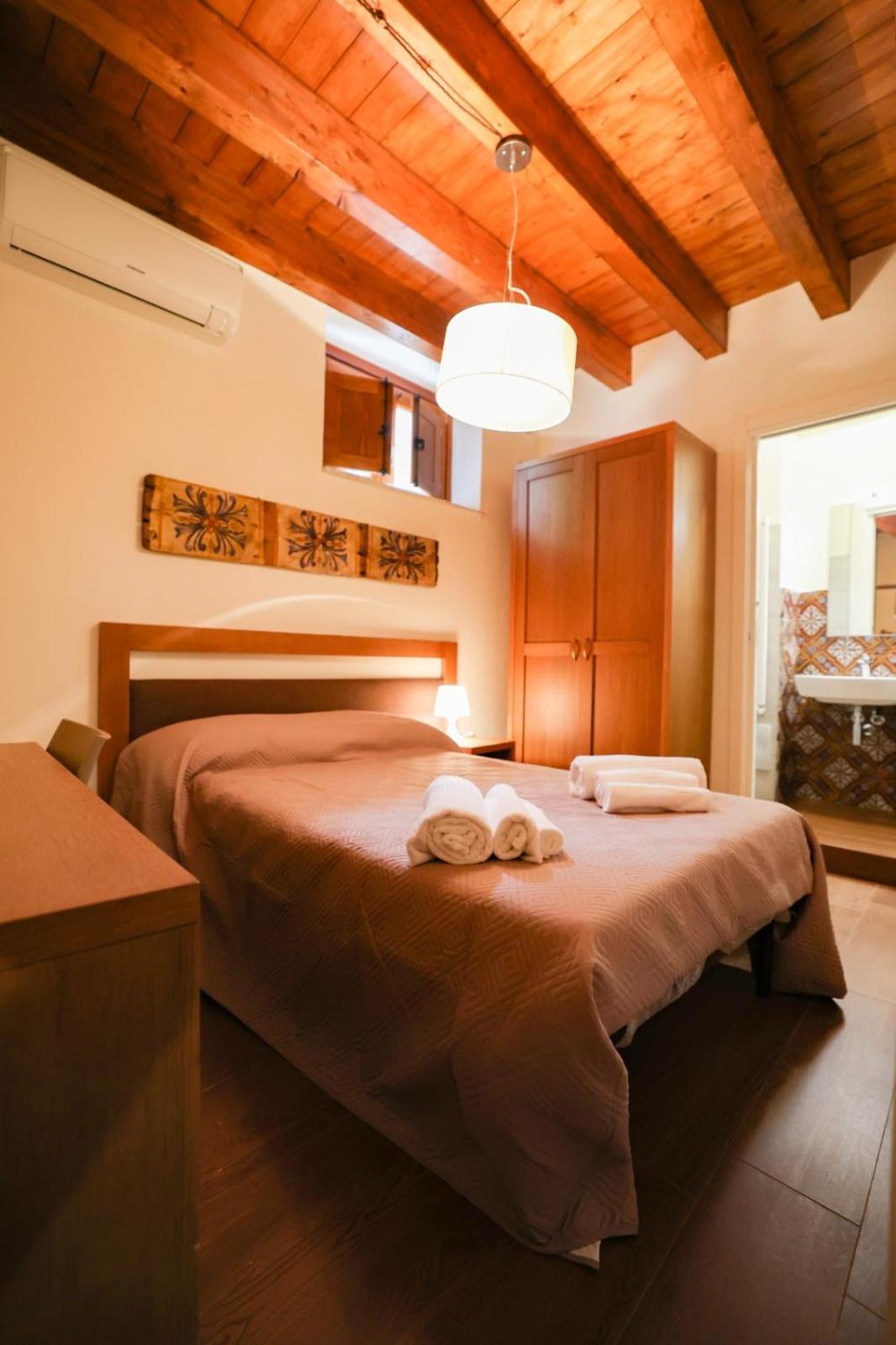 Small Double Room photo 1