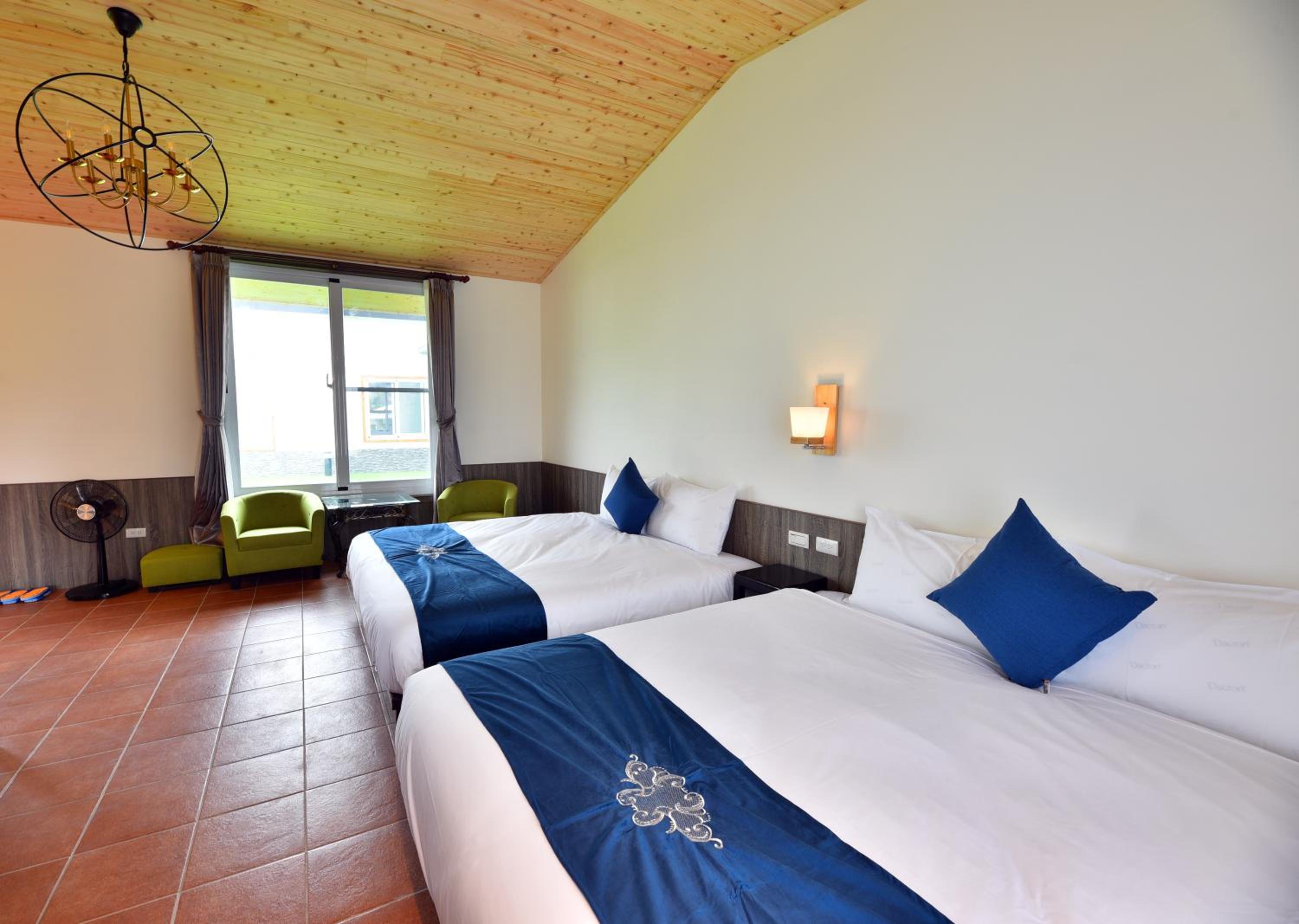Superior Quadruple Room photo 3