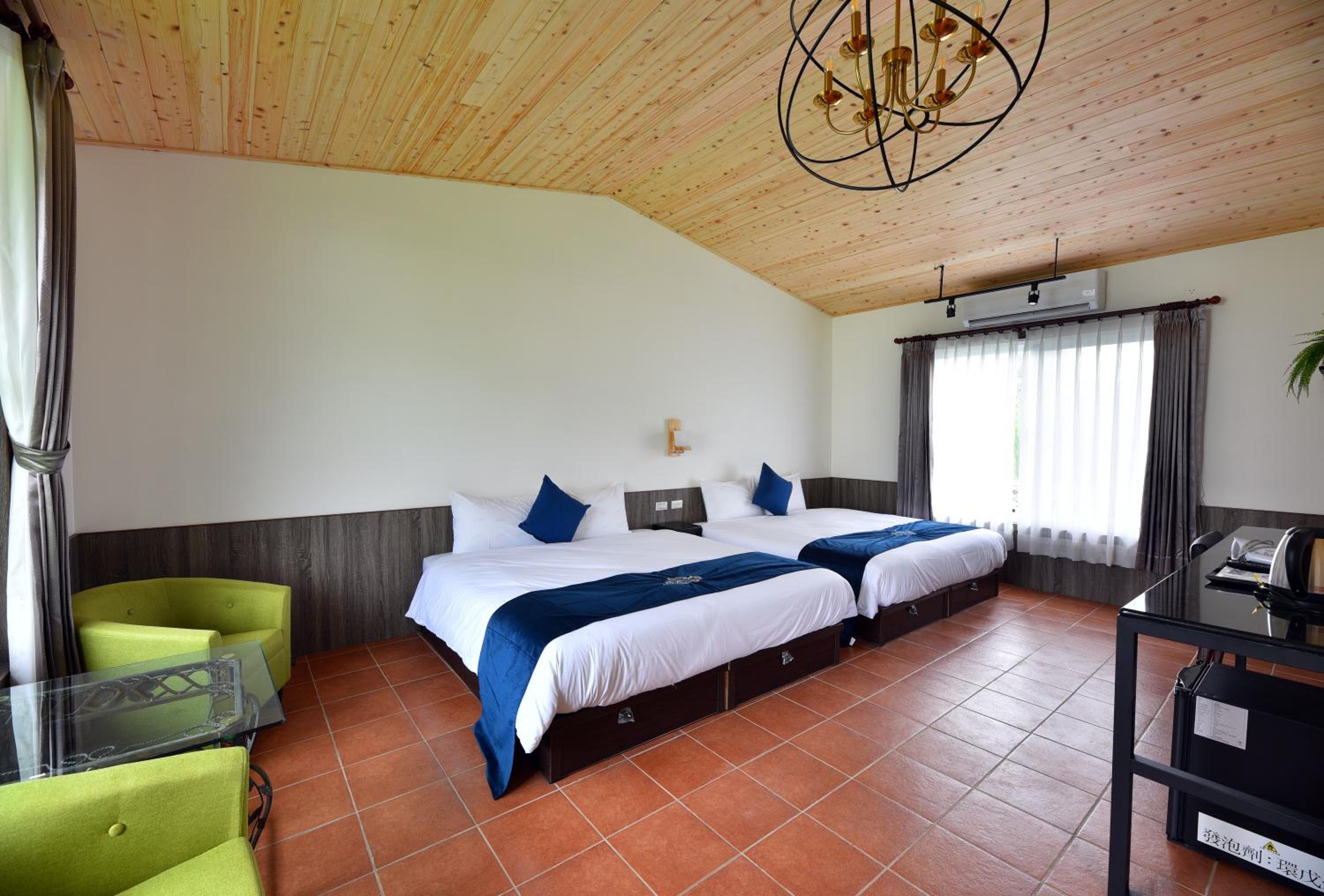 Superior Quadruple Room photo 2