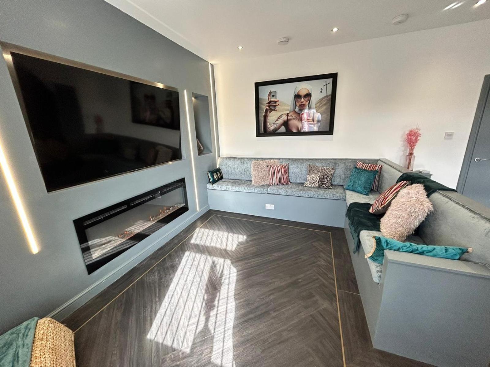 Four-Bedroom Luxury Apartment
