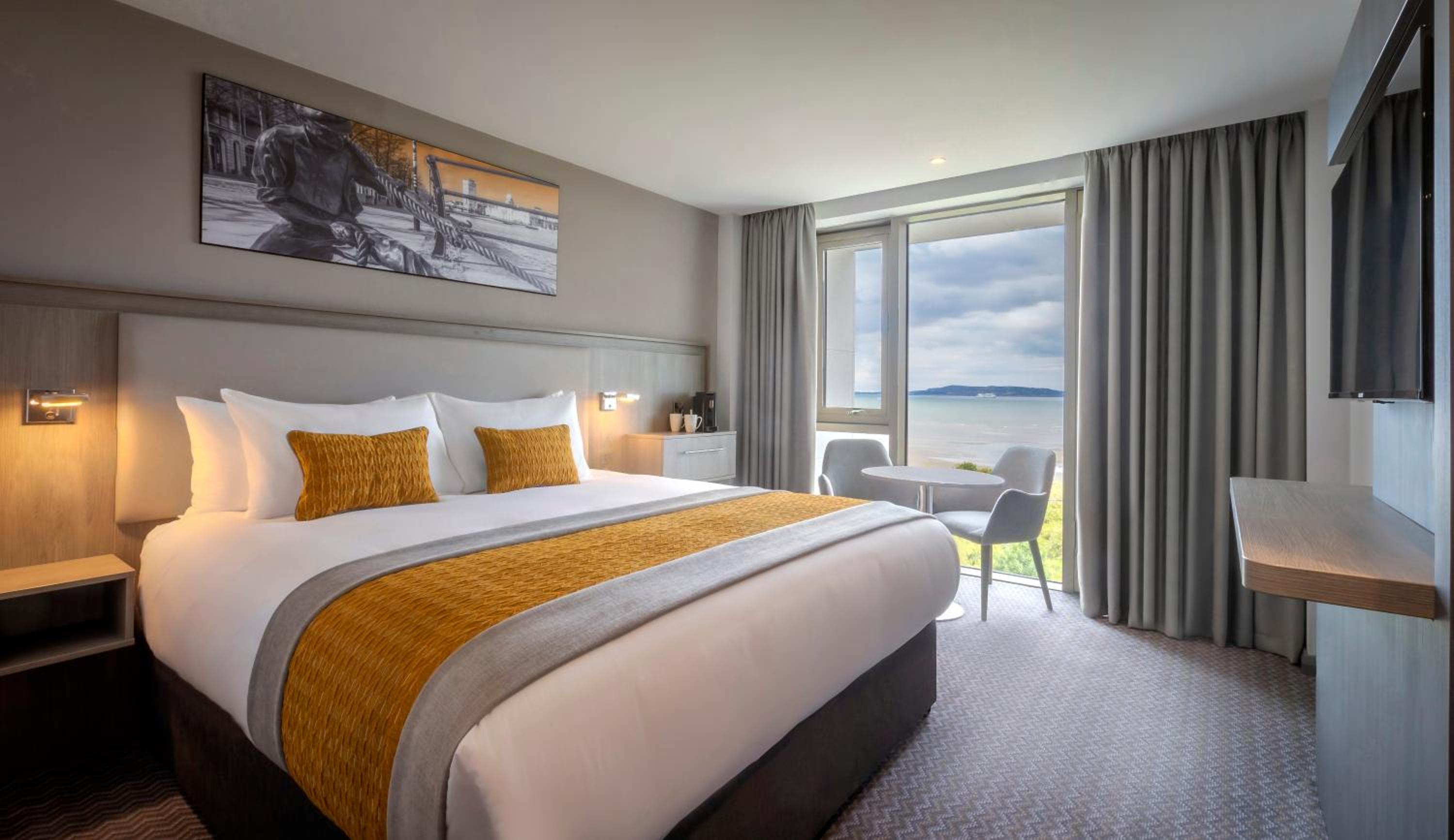 Executive King with Sea View photo 1
