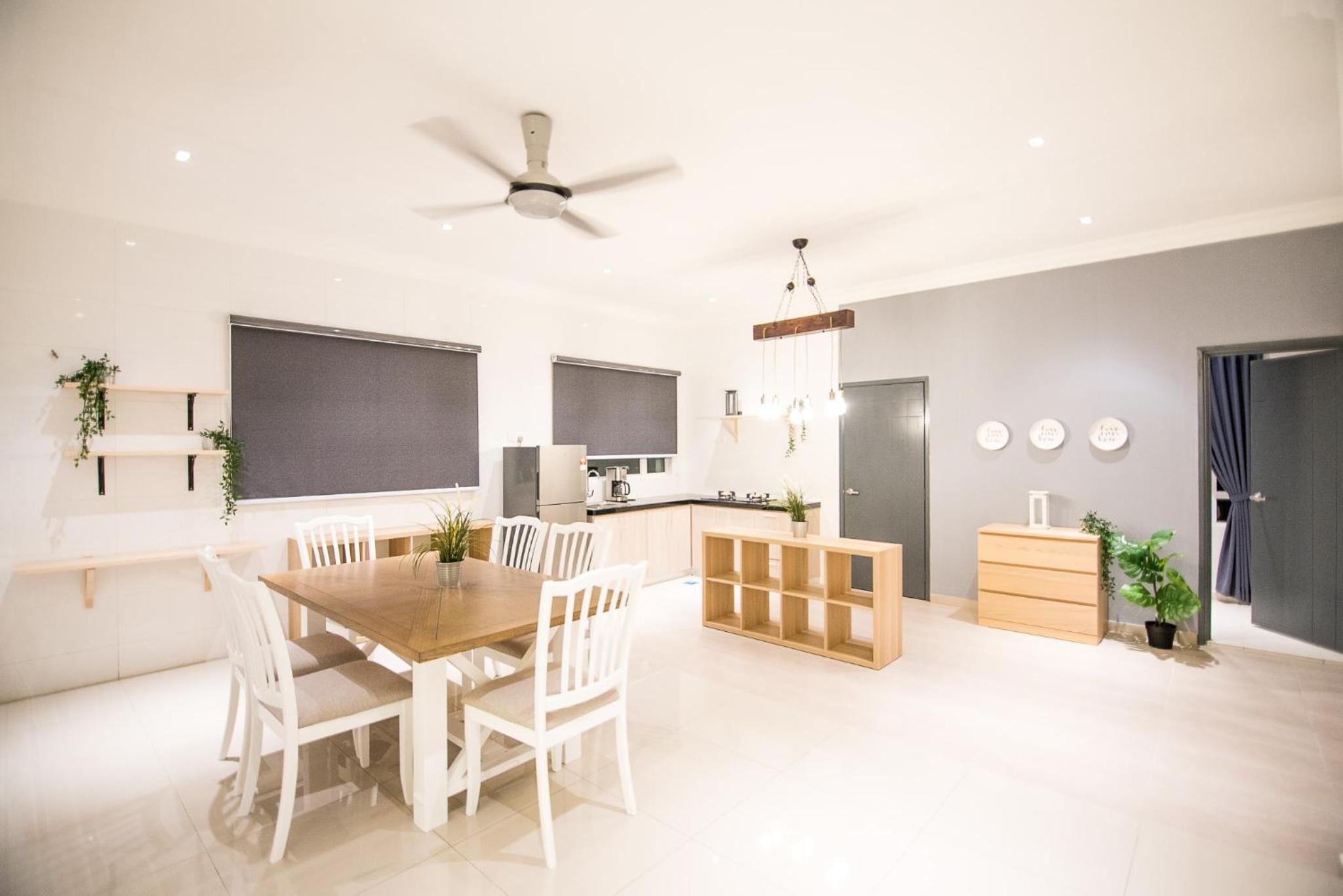BRITISH COTTAGE HOUSE - Photo 13