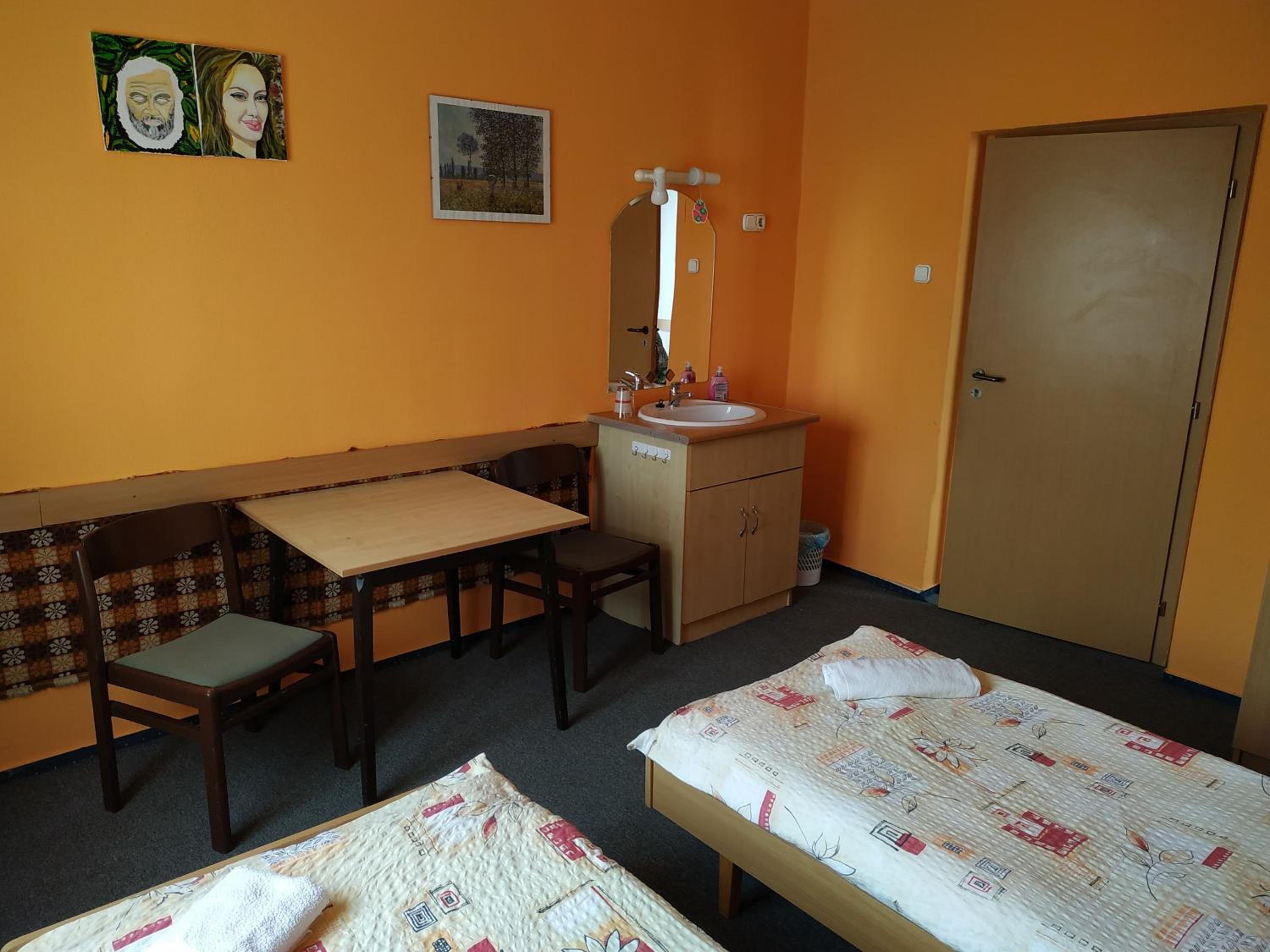Economy Triple Room with Shared Bathroom photo 2
