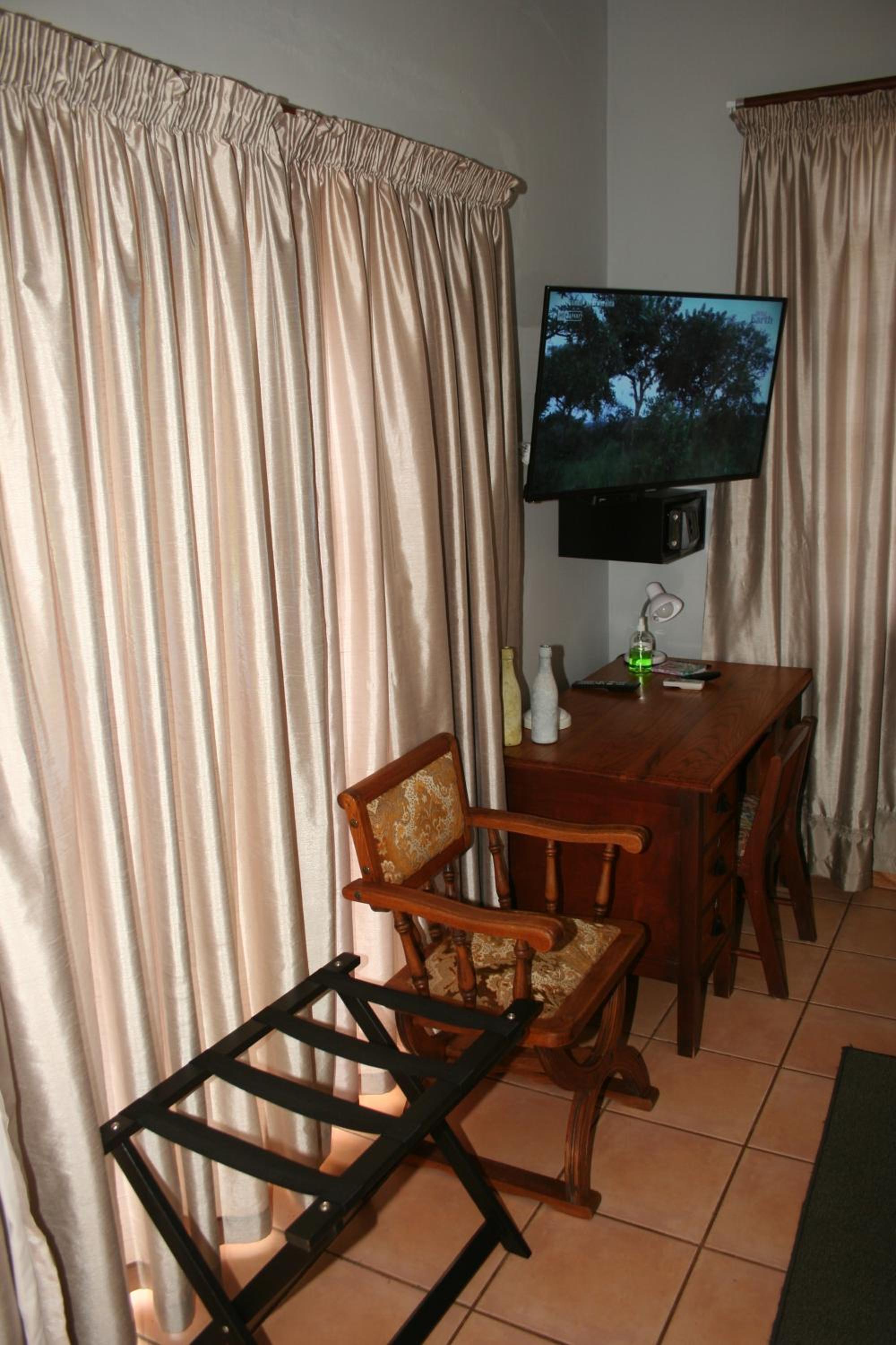 Deluxe Twin Room - Photo 12